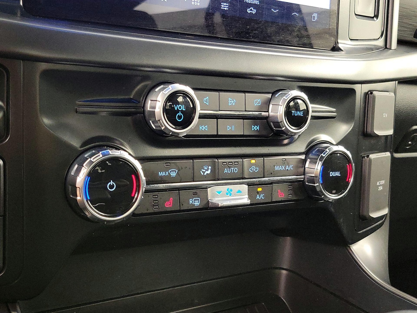 2024 Ford F-150 XLT - Photo 17