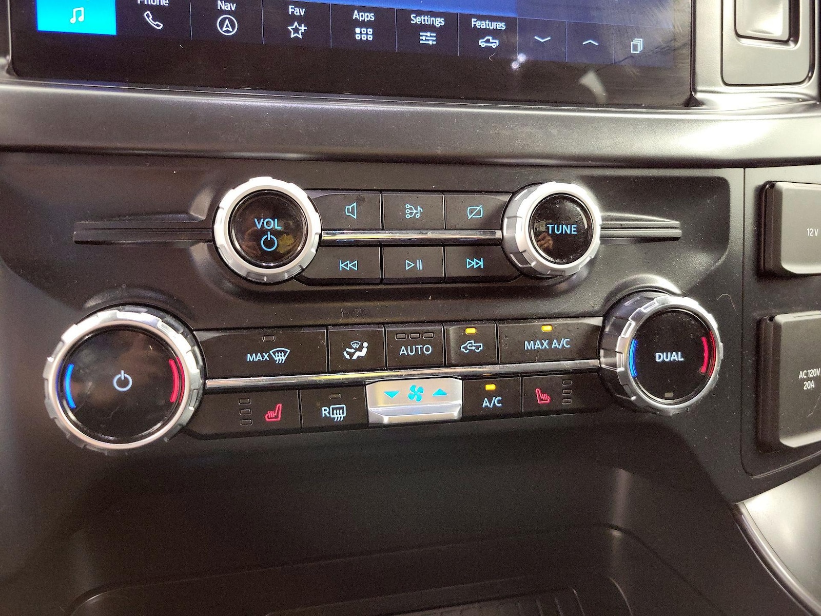 2024 Ford F-150 XLT - Photo 18