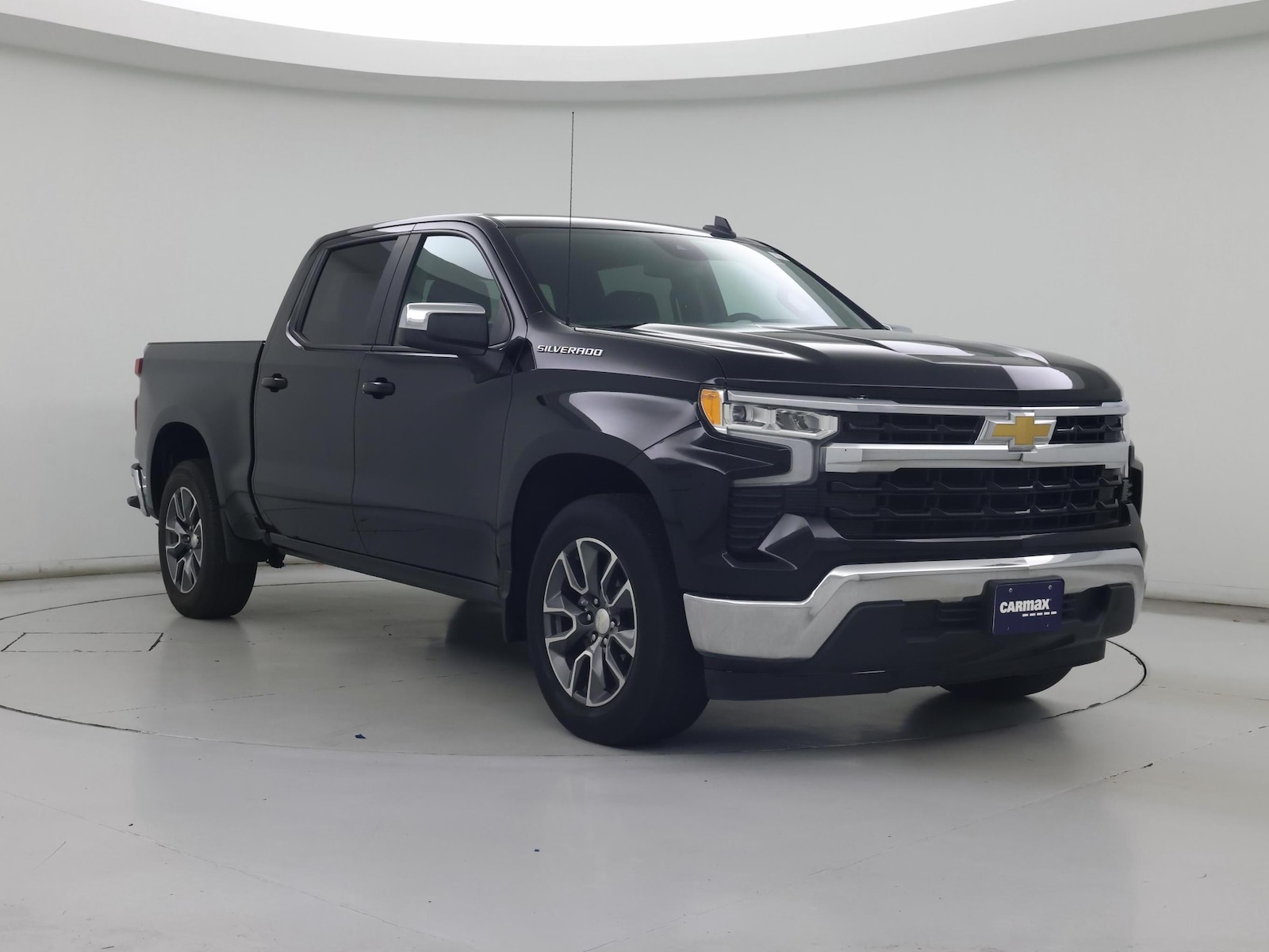 2023 Chevrolet Silverado 1500 LT - Photo 2