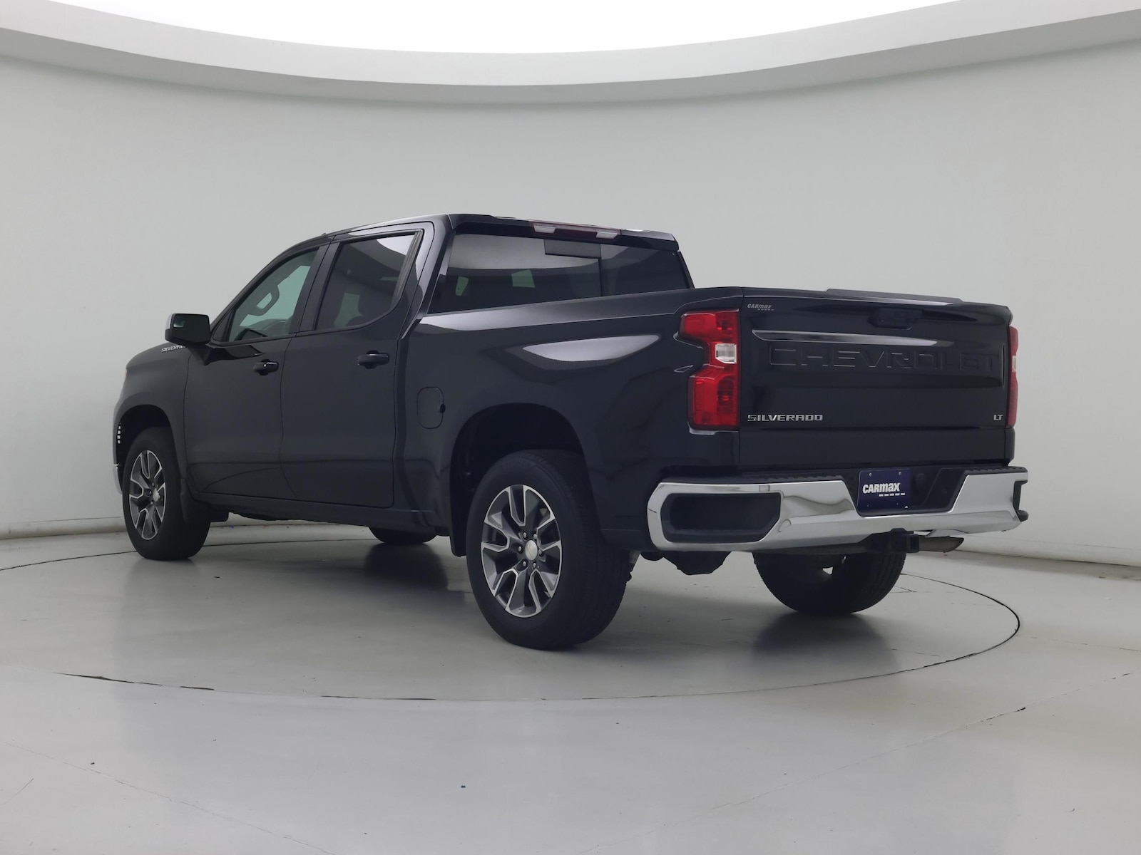 2023 Chevrolet Silverado 1500 LT - Photo 3