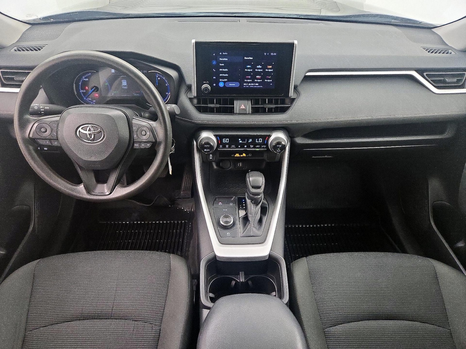 2024 Toyota RAV4 LE - Photo 10
