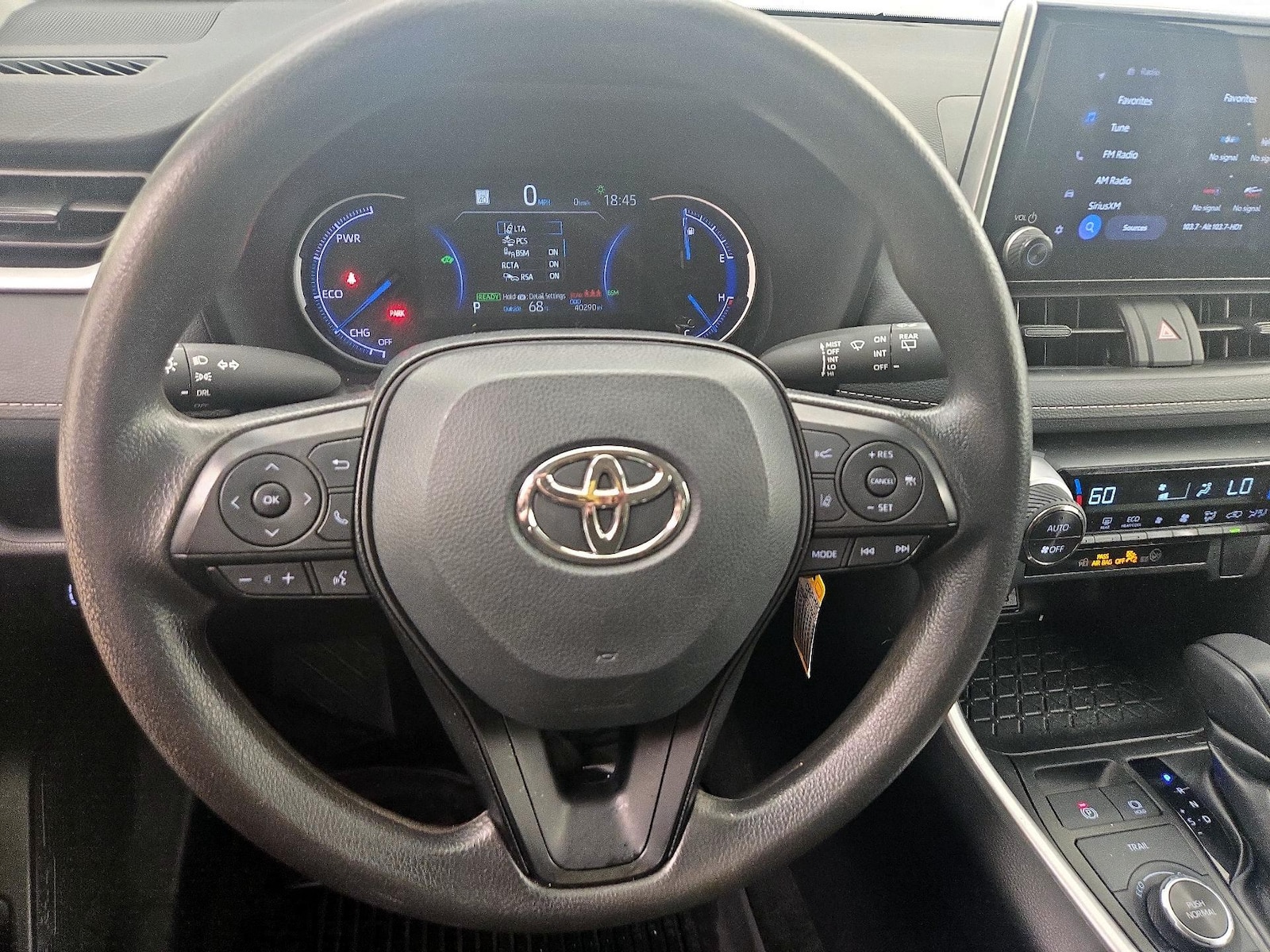 2024 Toyota RAV4 LE - Photo 11