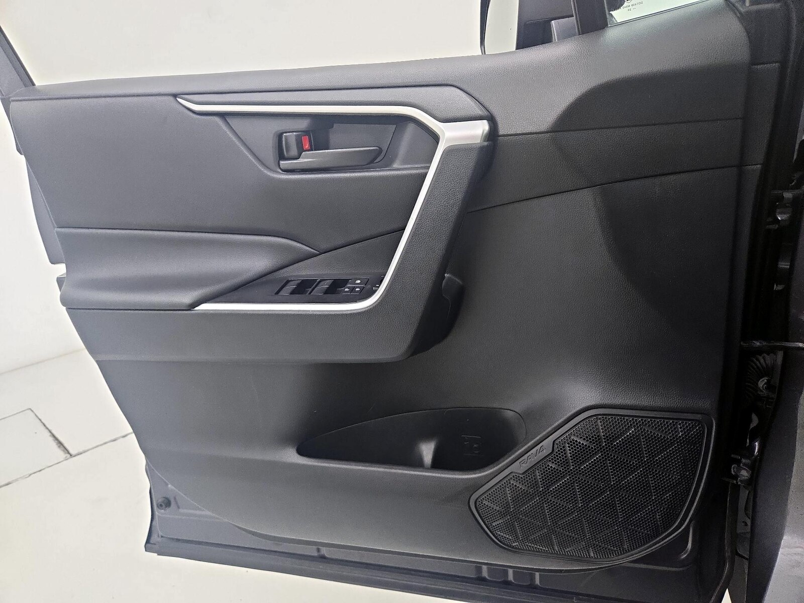 2024 Toyota RAV4 LE - Photo 13