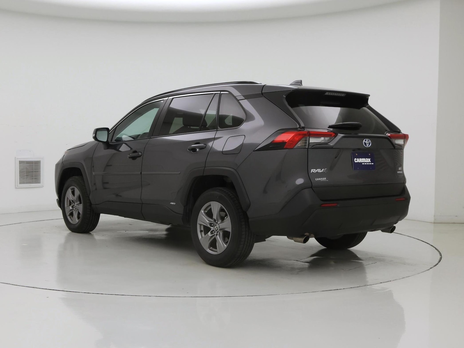 2024 Toyota RAV4 LE - Photo 3