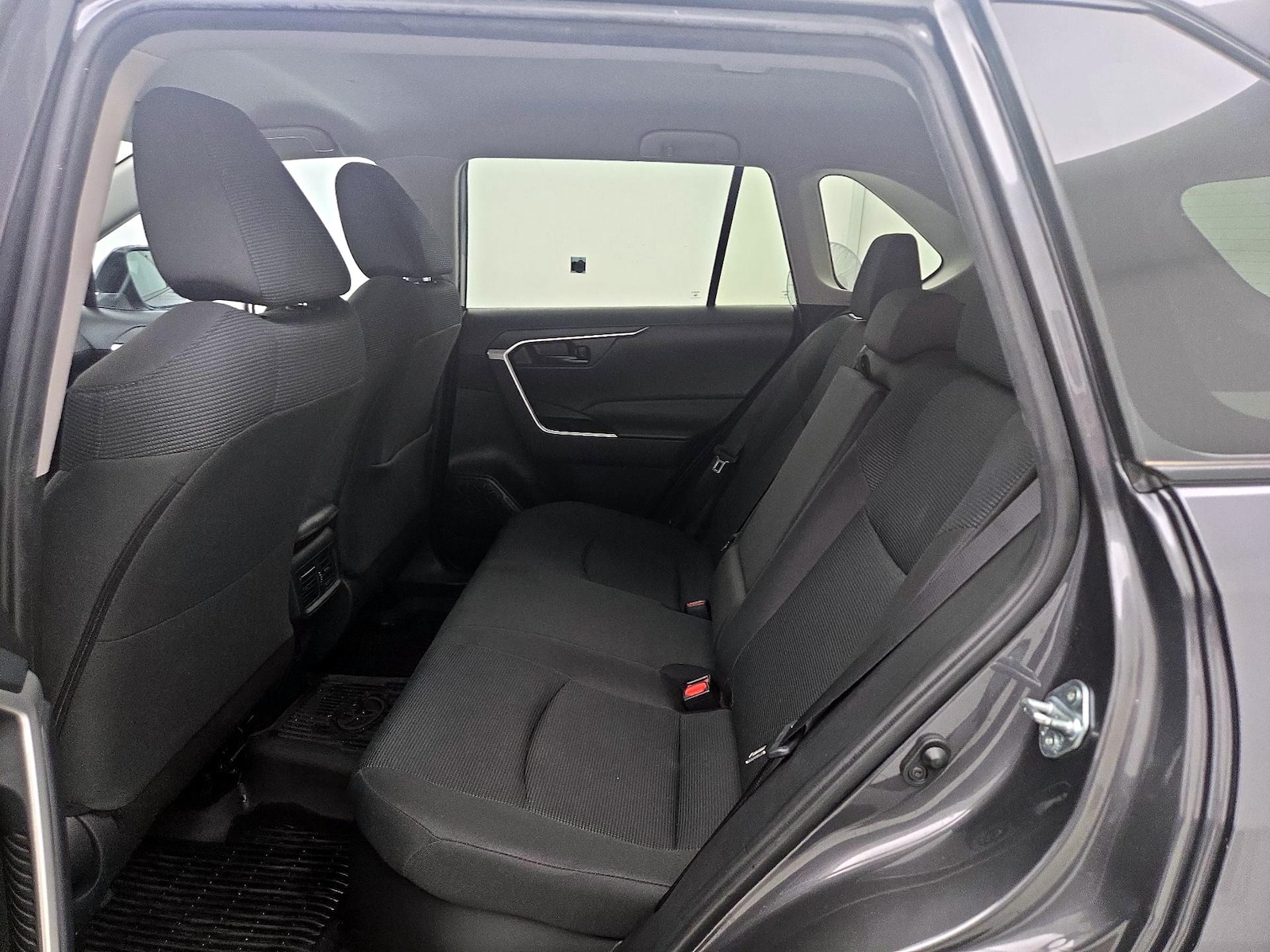 2024 Toyota RAV4 LE - Photo 20
