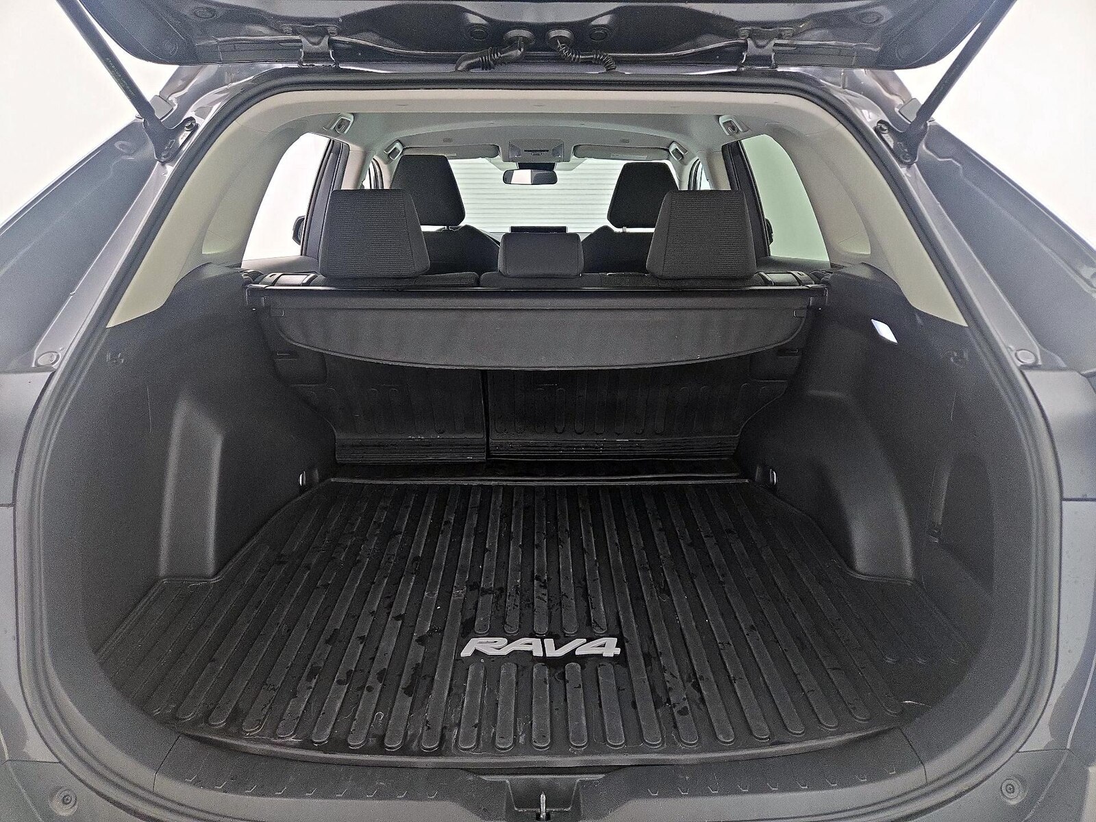 2024 Toyota RAV4 LE - Photo 21