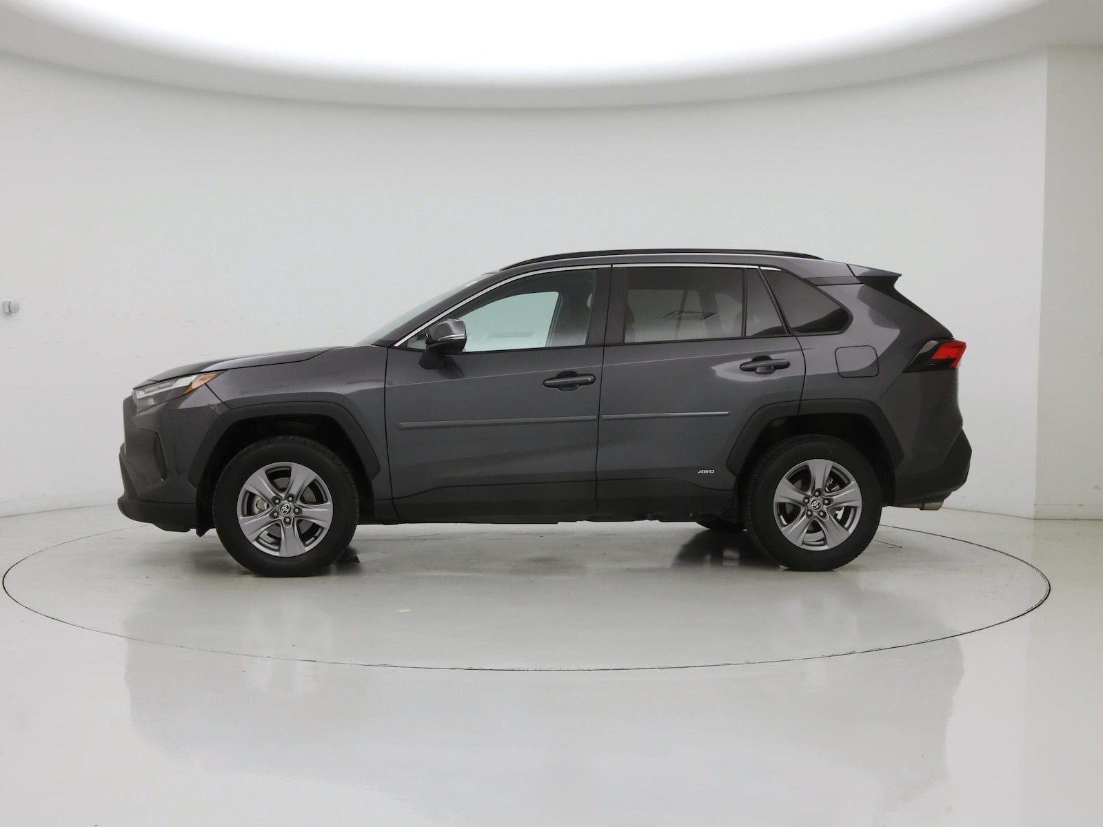 2024 Toyota RAV4 LE - Photo 4