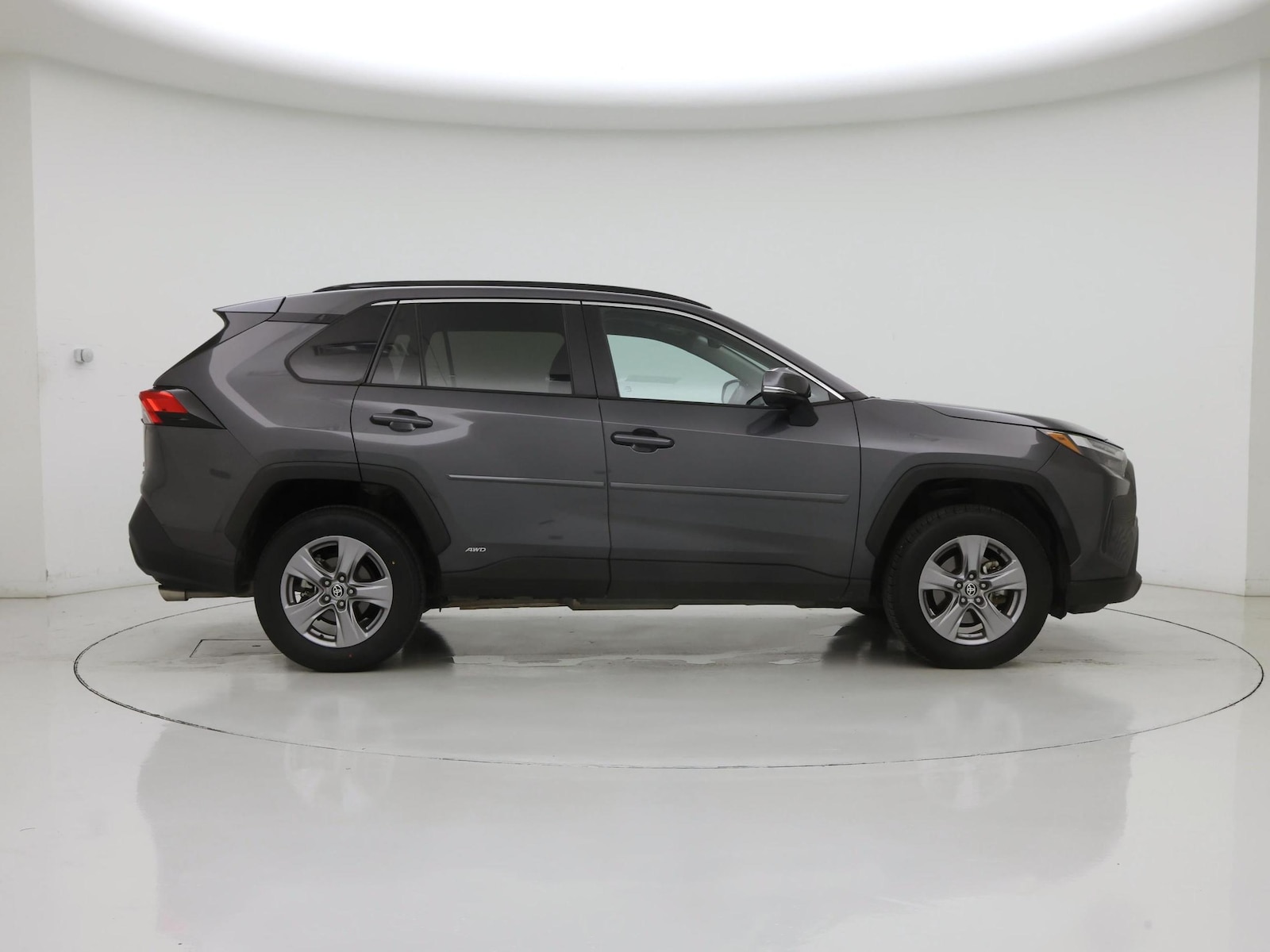 2024 Toyota RAV4 LE - Photo 8