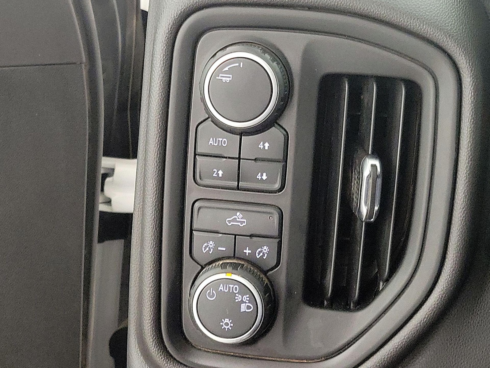 2025 Chevrolet Silverado 1500 Custom - Photo 14