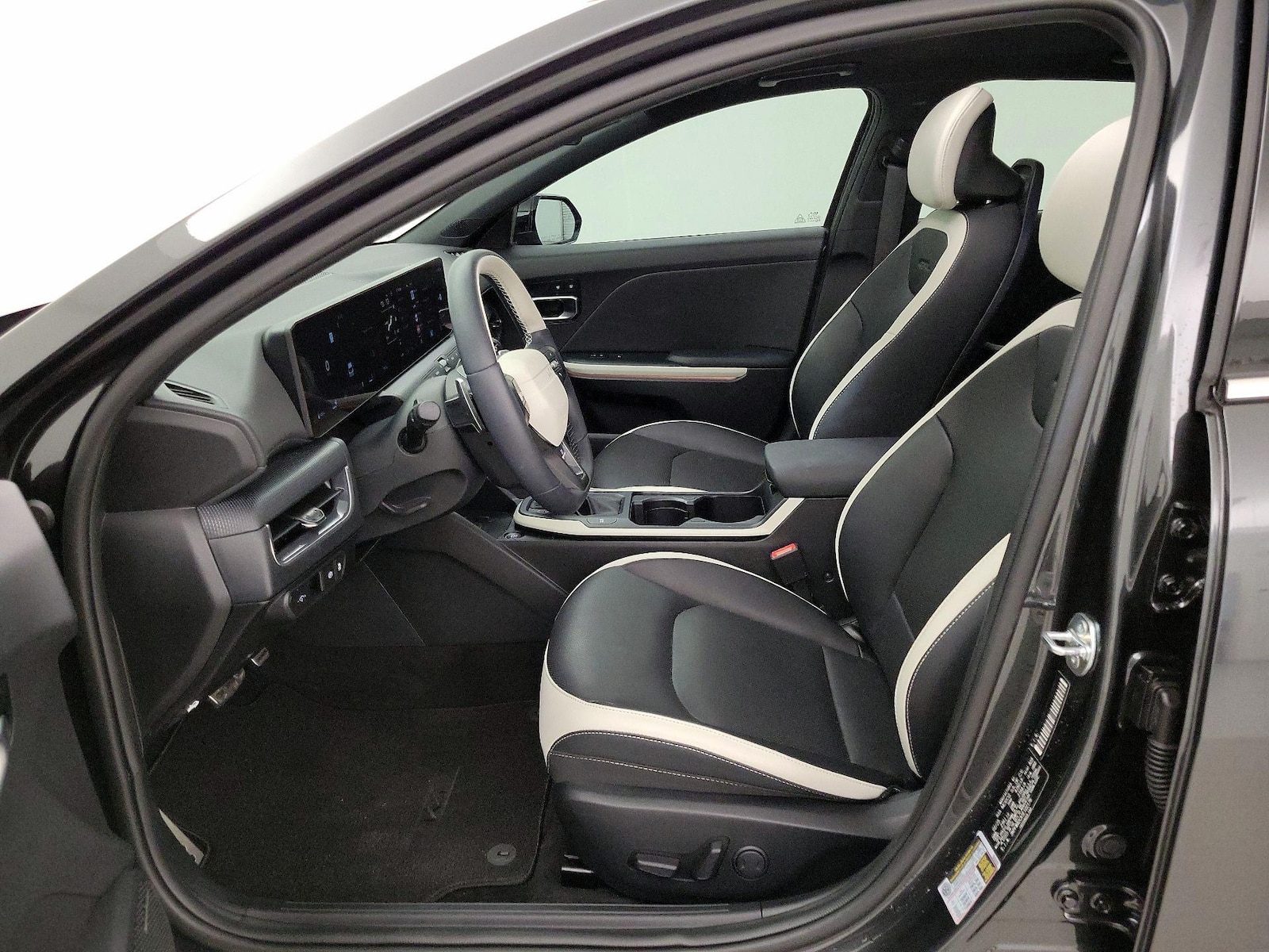 2025 Kia K4 GT-Line Turbo - Photo 12