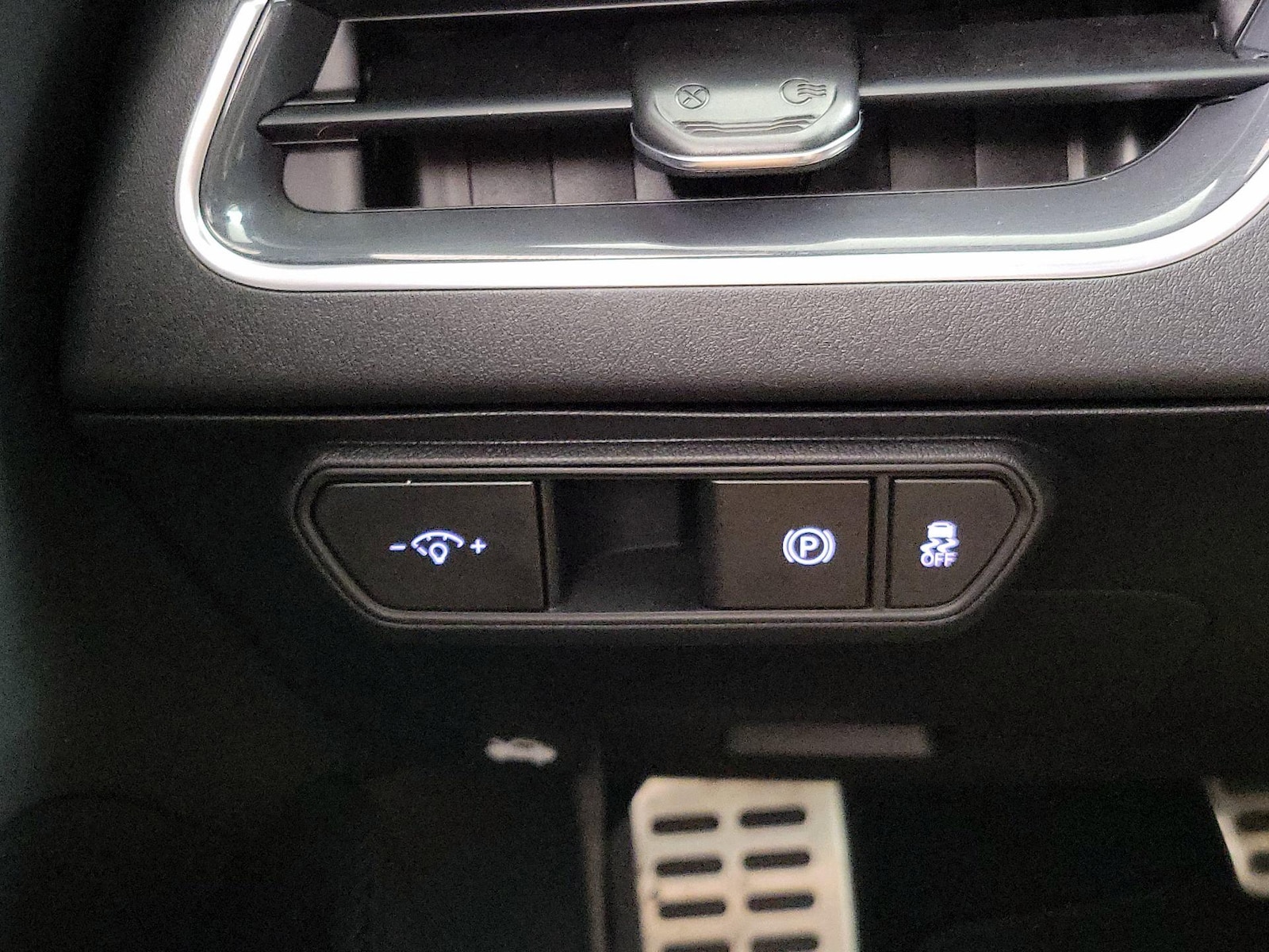 2025 Kia K4 GT-Line Turbo - Photo 14