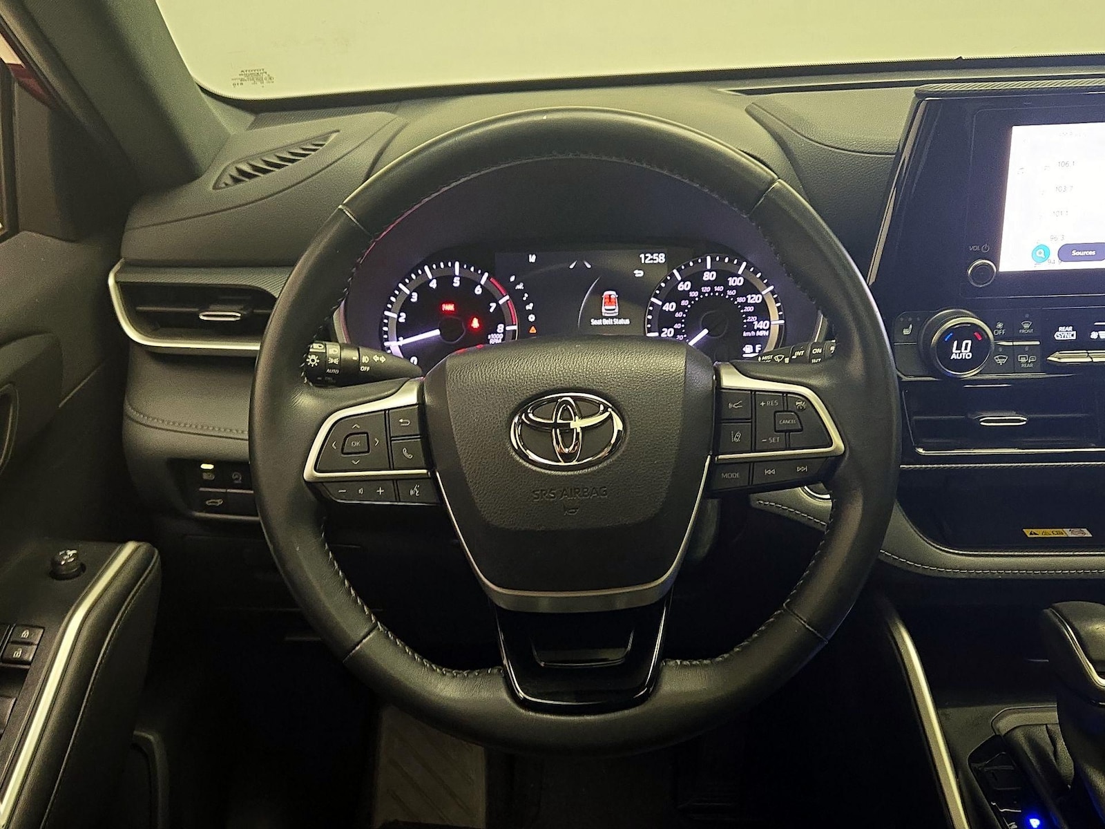 2023 Toyota Highlander L - Photo 11