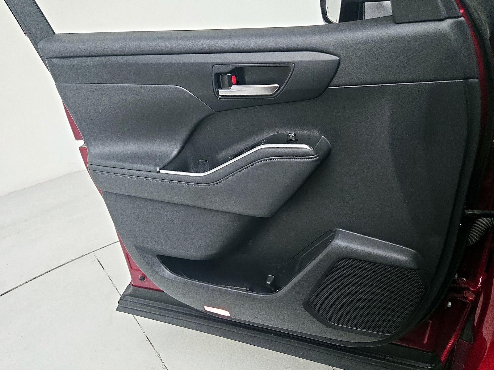2023 Toyota Highlander L - Photo 13