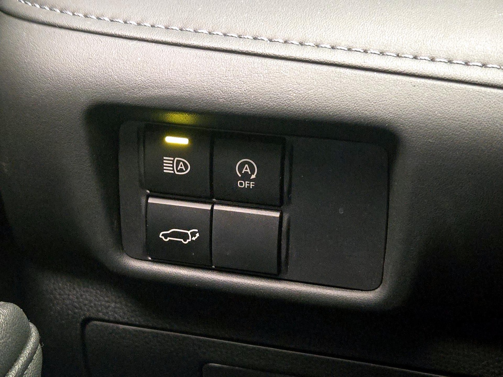 2023 Toyota Highlander L - Photo 14