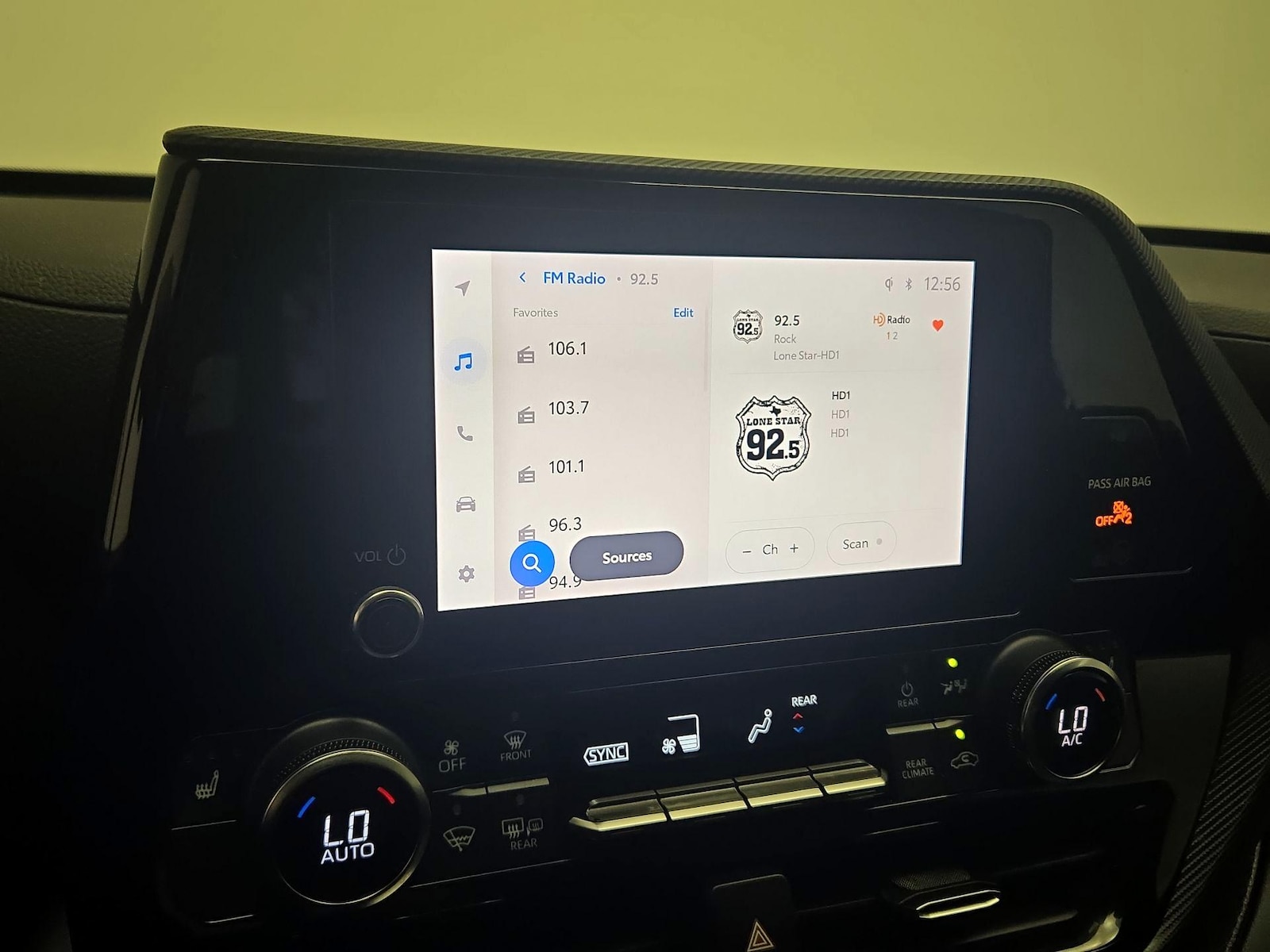2023 Toyota Highlander L - Photo 16