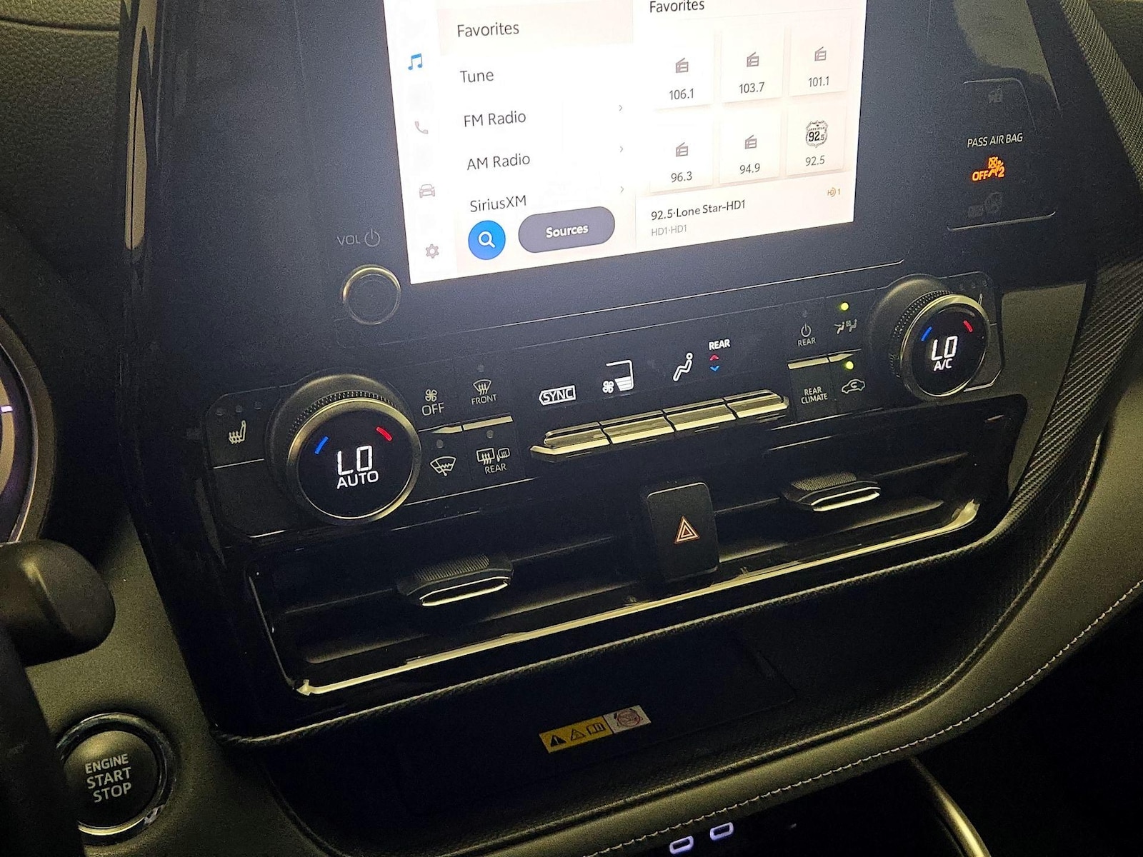 2023 Toyota Highlander L - Photo 17
