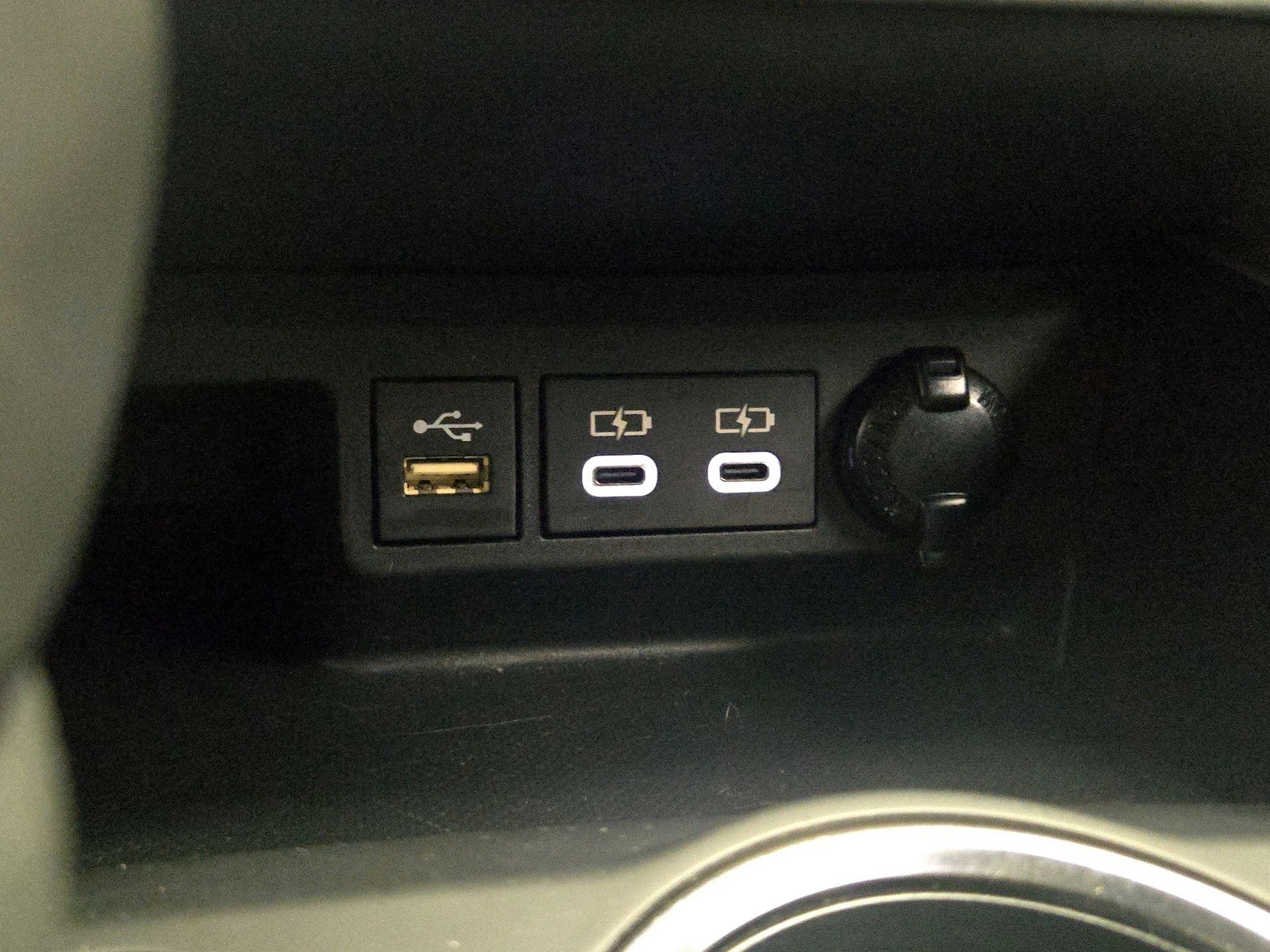2023 Toyota Highlander L - Photo 19