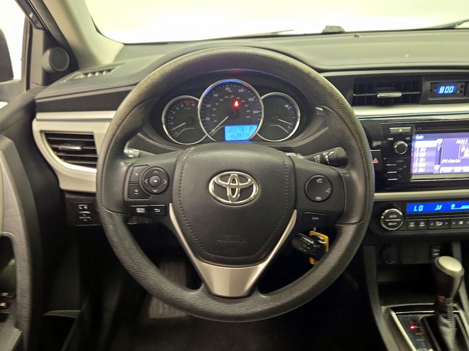 2015 Toyota Corolla LE - Photo 11