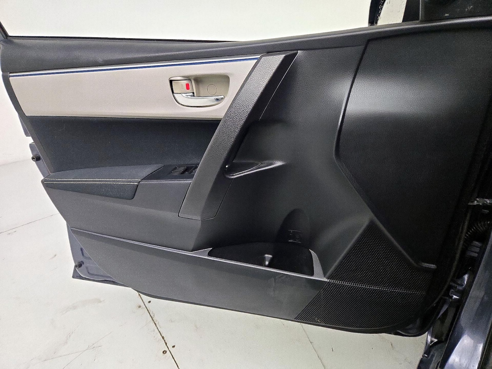 2015 Toyota Corolla LE - Photo 13