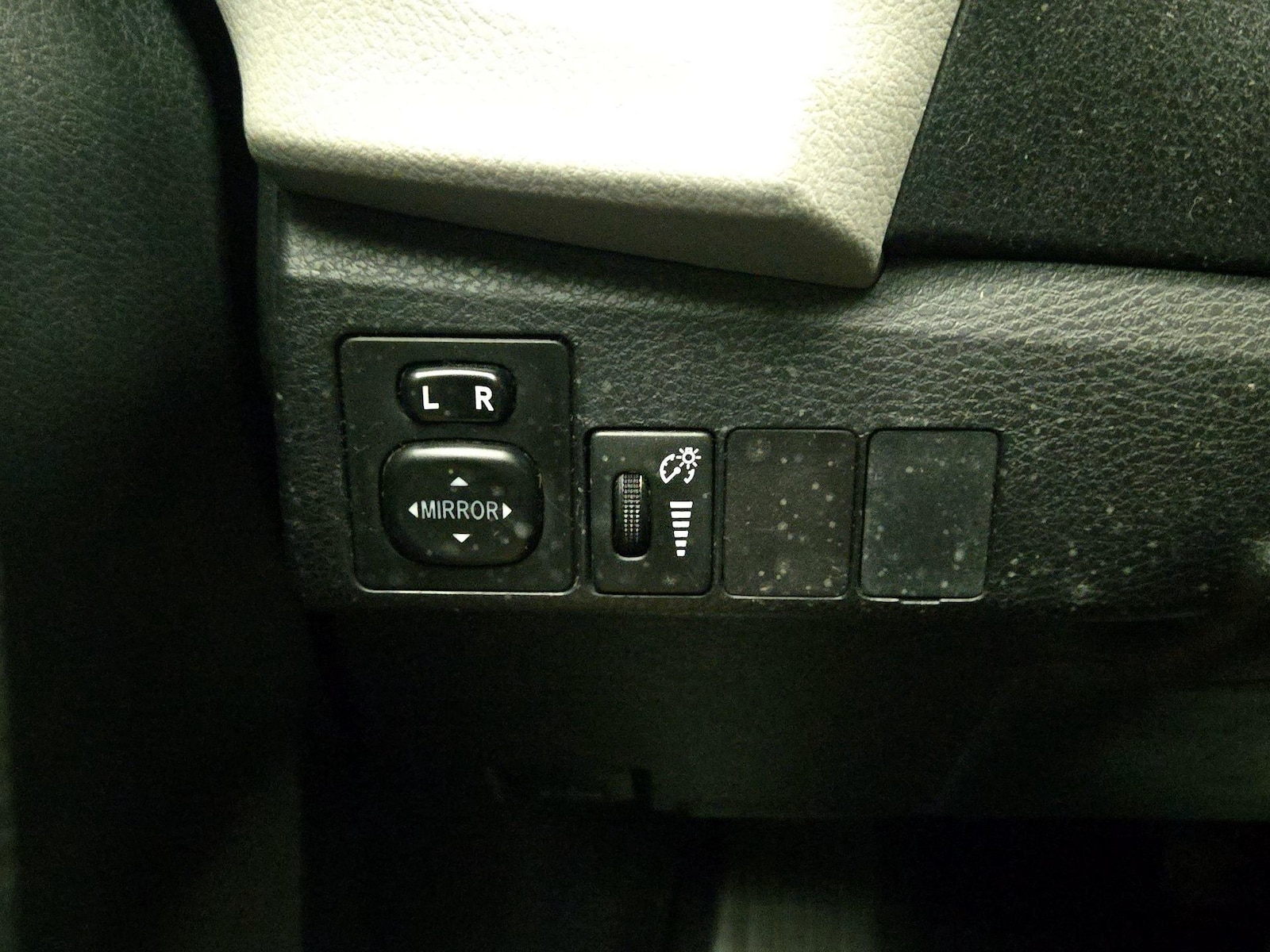 2015 Toyota Corolla LE - Photo 14