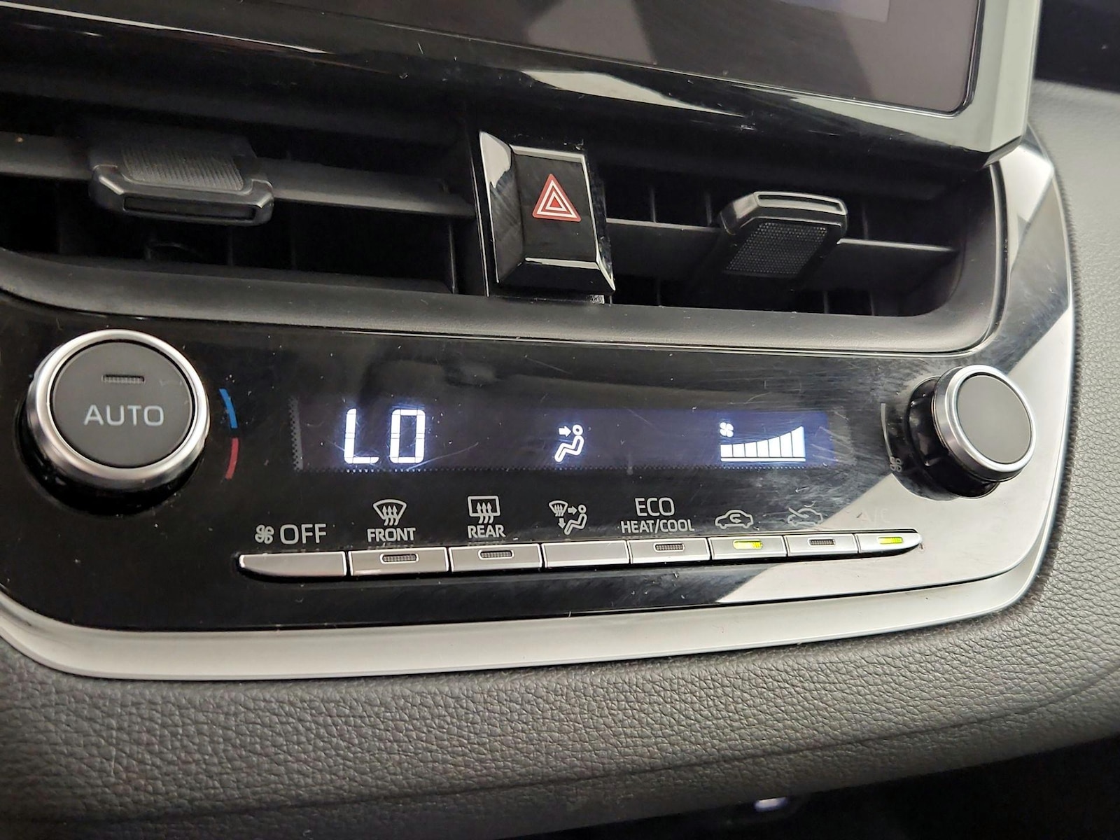 2023 Toyota Corolla LE - Photo 8
