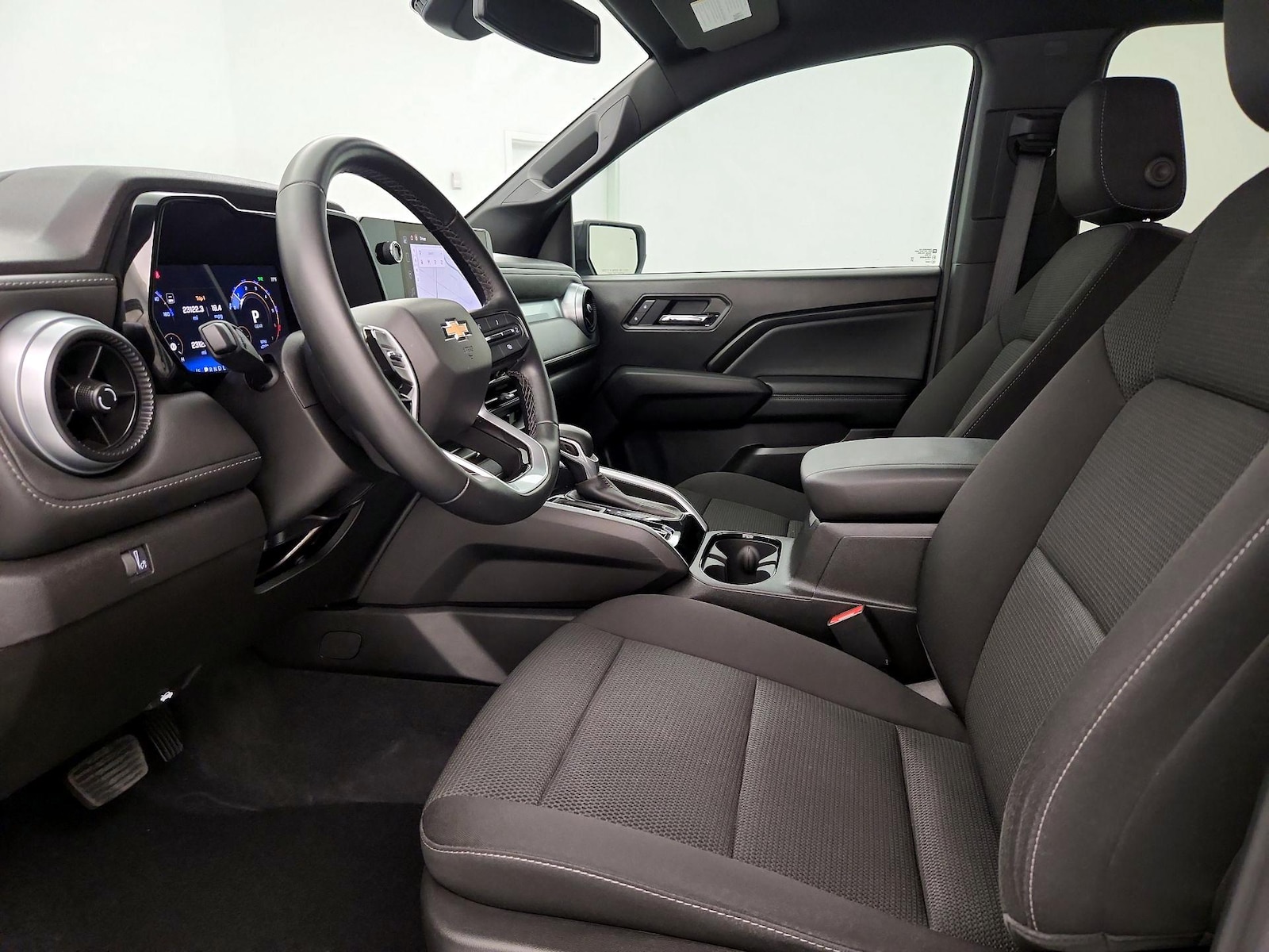 2025 Chevrolet Colorado LT - Photo 12