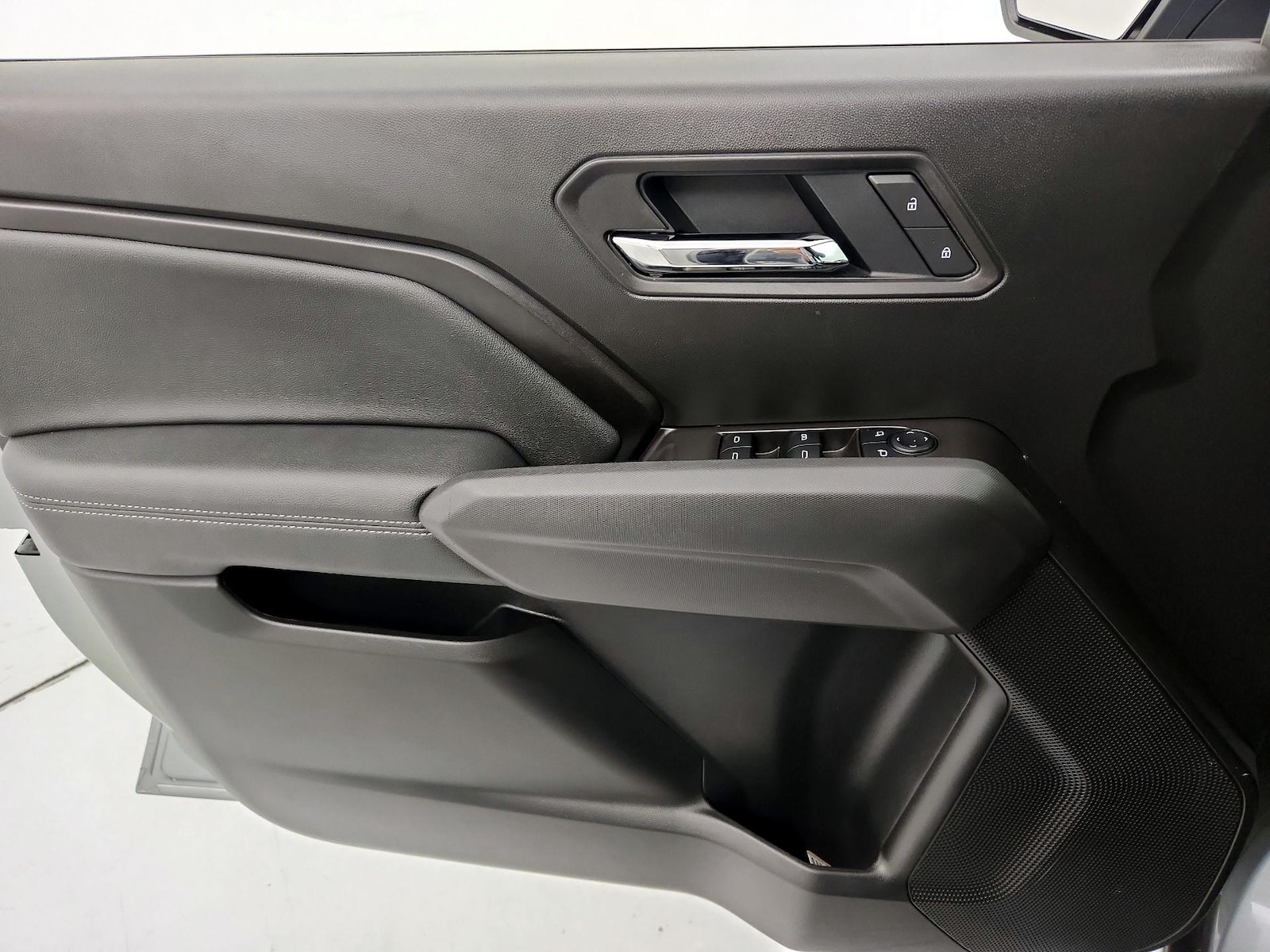 2025 Chevrolet Colorado LT - Photo 13