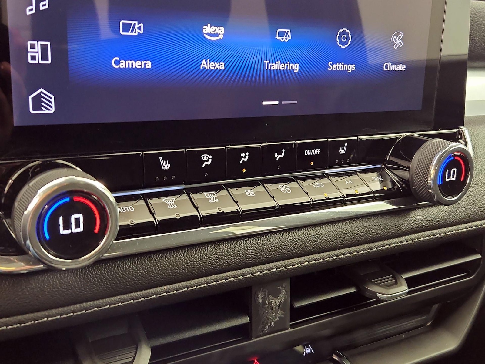 2025 Chevrolet Colorado LT - Photo 17