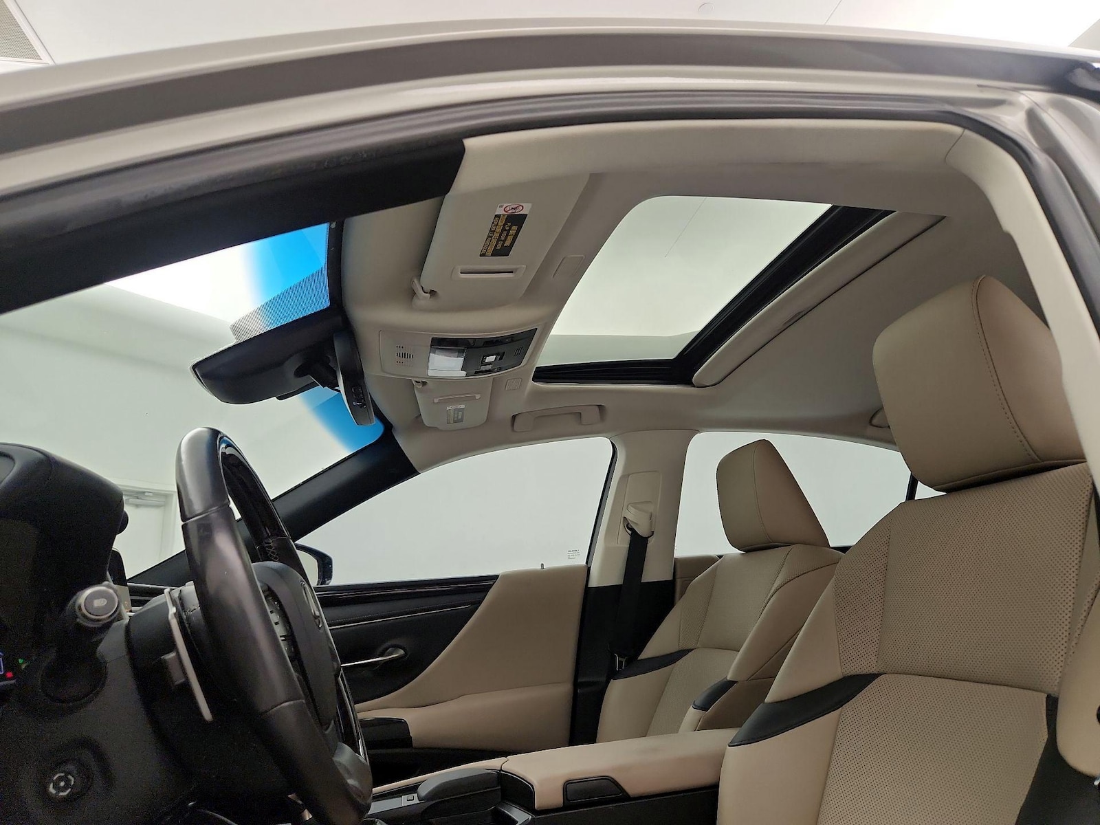 Sunroof(s) & Overhead Airbags
