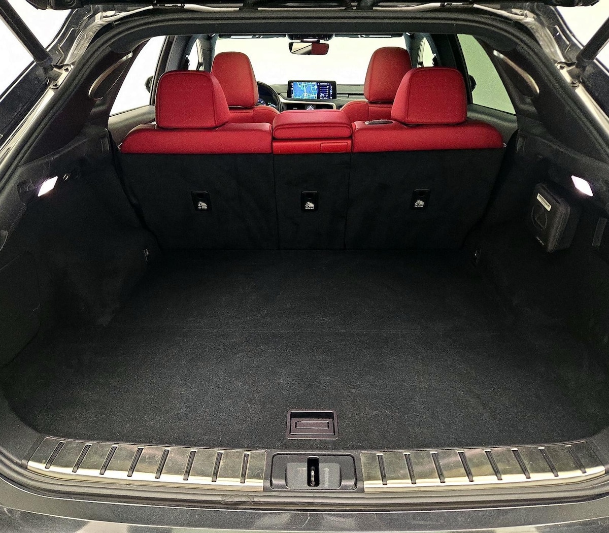 Trunk/Cargo (Seats Up)