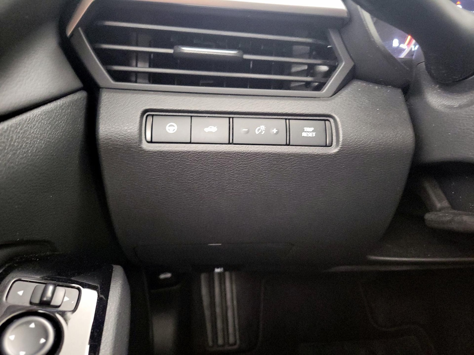 2025 Nissan Altima SL - Photo 14