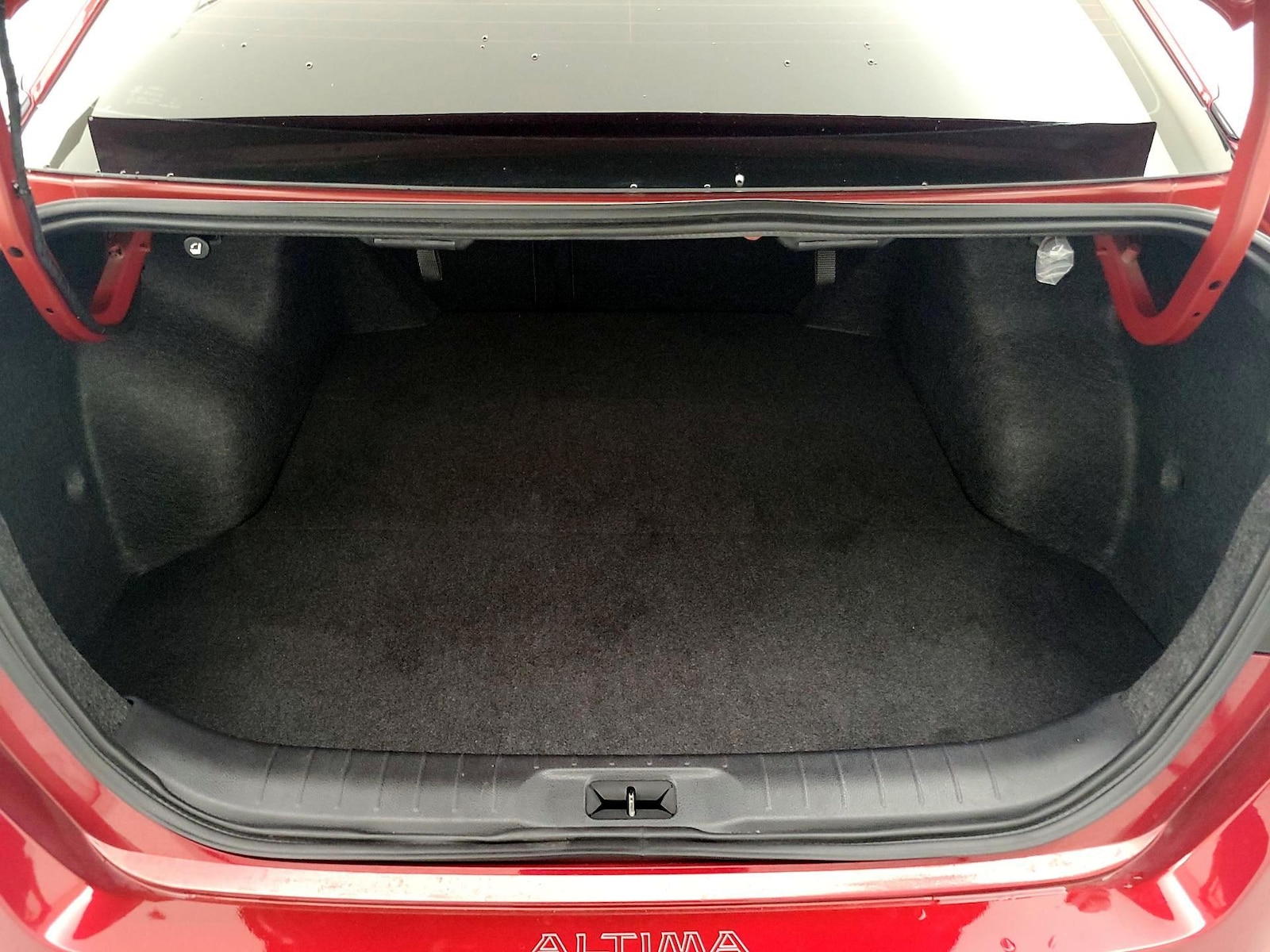 2025 Nissan Altima SL - Photo 23