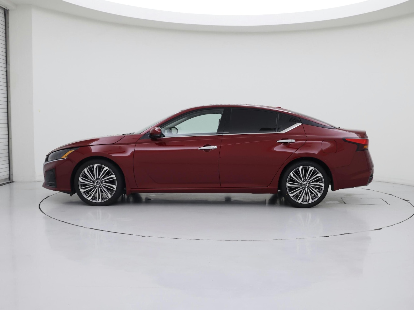 2025 Nissan Altima SL - Photo 4