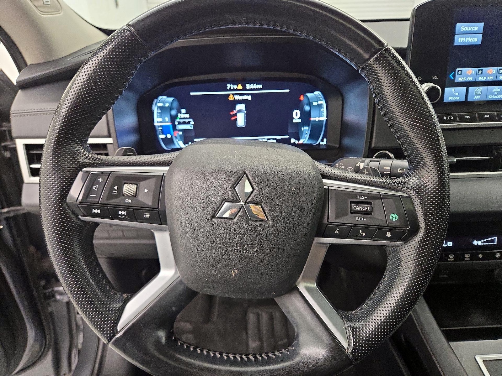 2023 Mitsubishi Outlander SE - Photo 11
