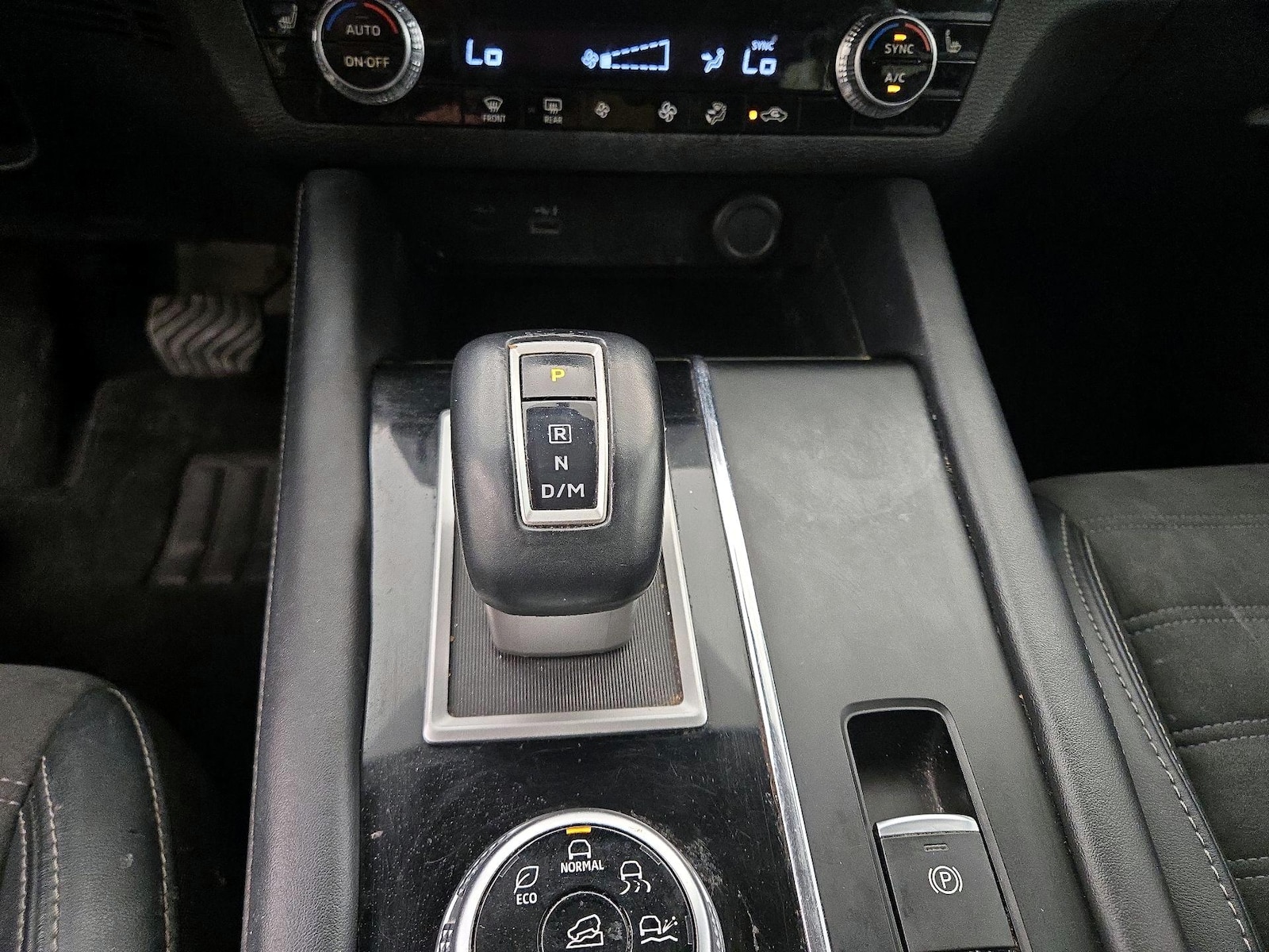 2023 Mitsubishi Outlander SE - Photo 18