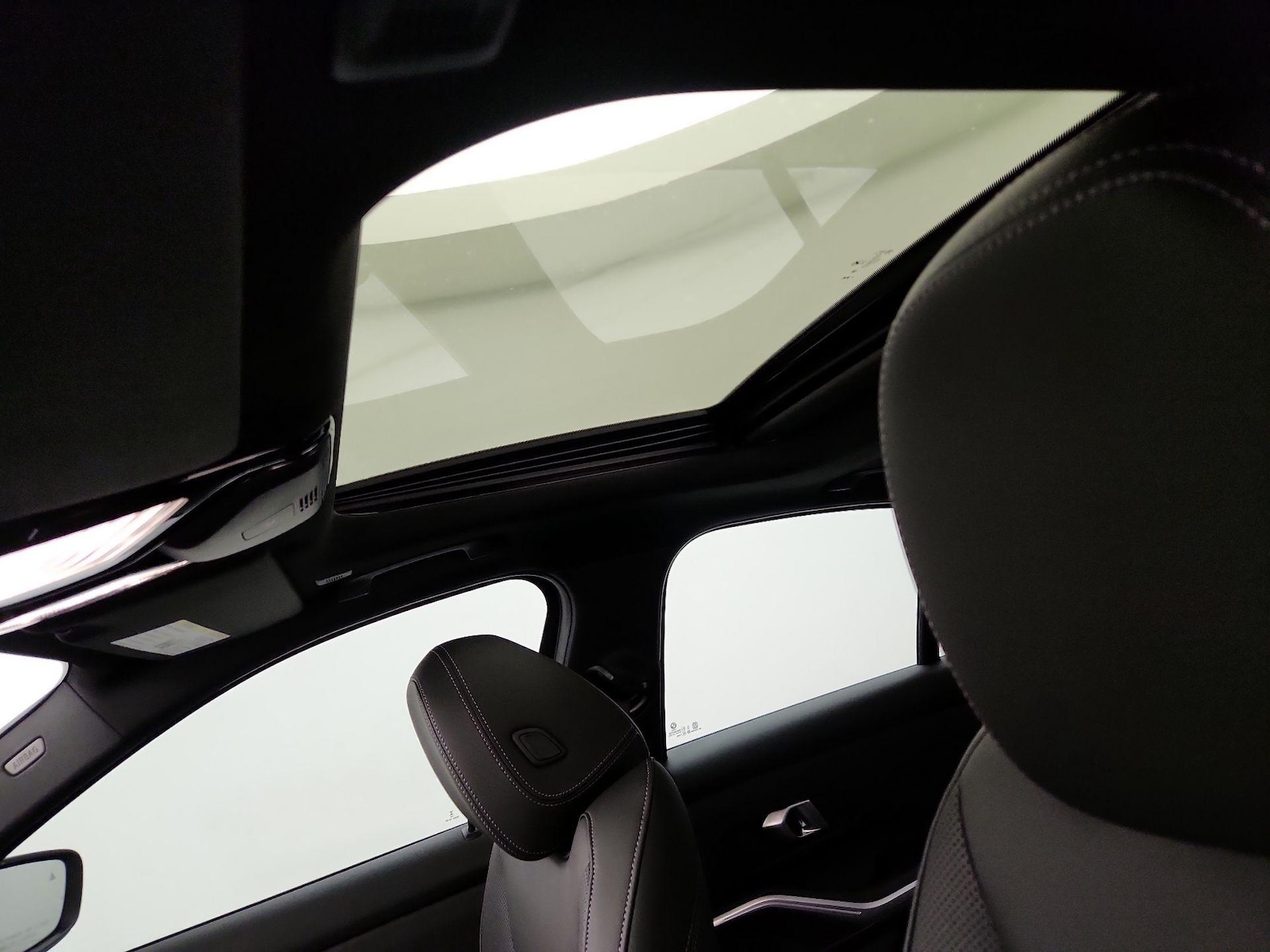 Sunroof(s) & Overhead Airbags