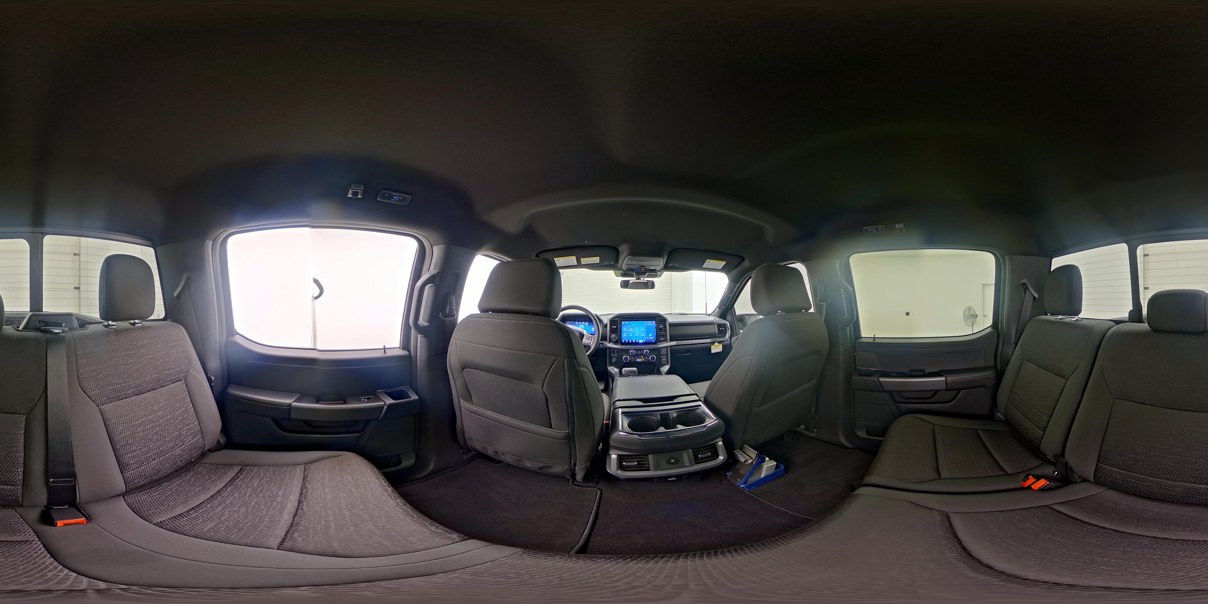 2025 Ford F-150 XLT - Photo 25