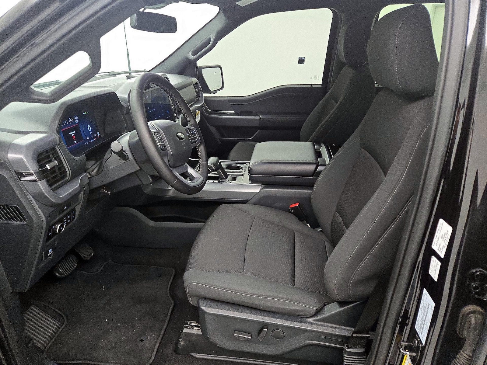 2025 Ford F-150 XLT - Photo 12