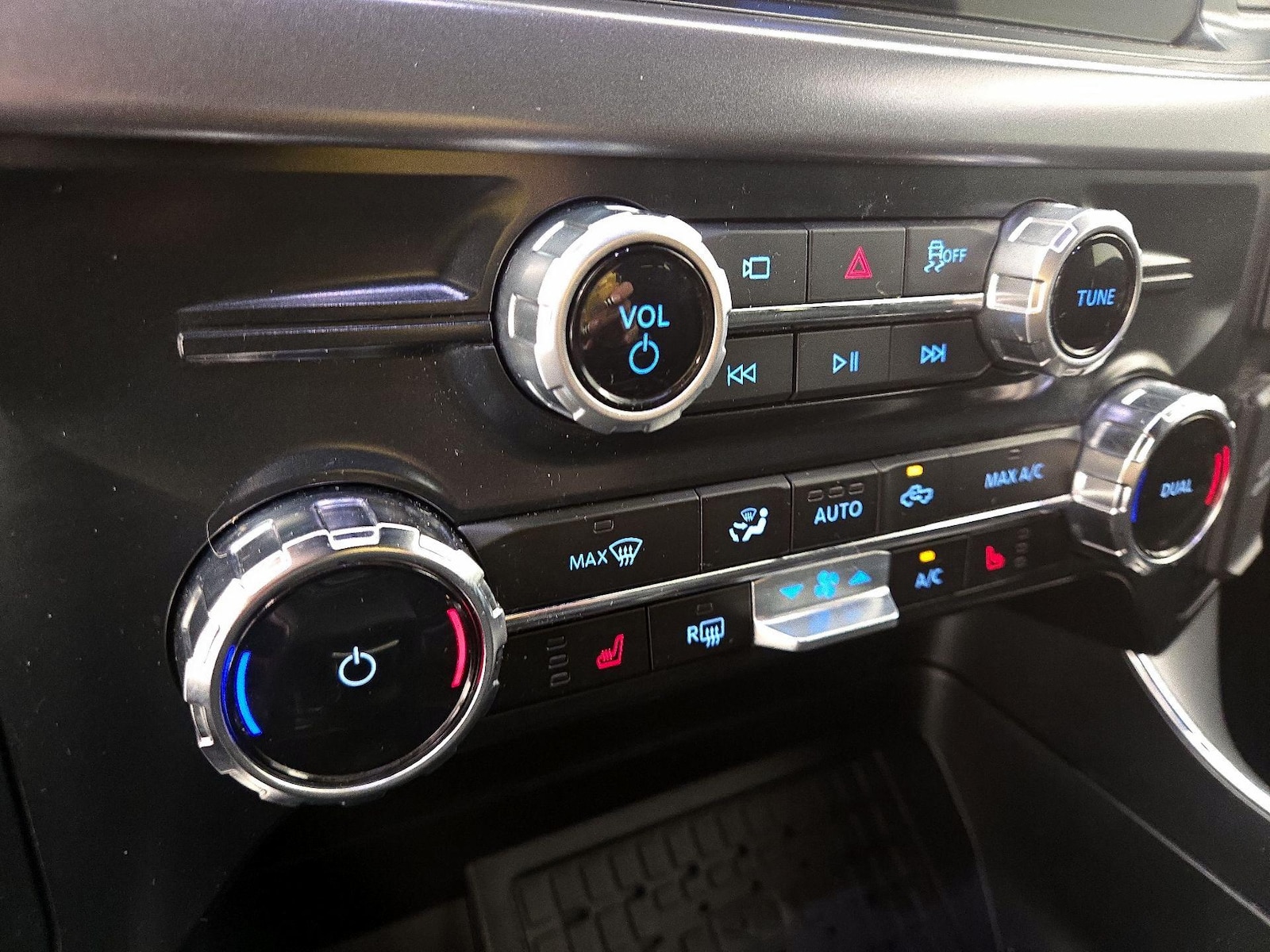2025 Ford F-150 XLT - Photo 17