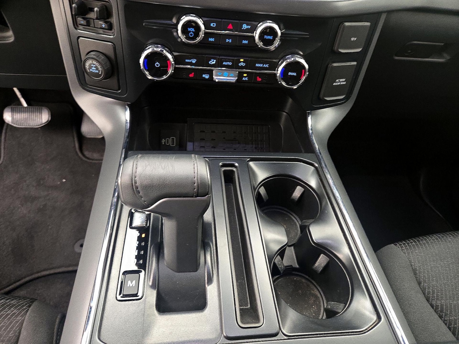 2025 Ford F-150 XLT - Photo 18