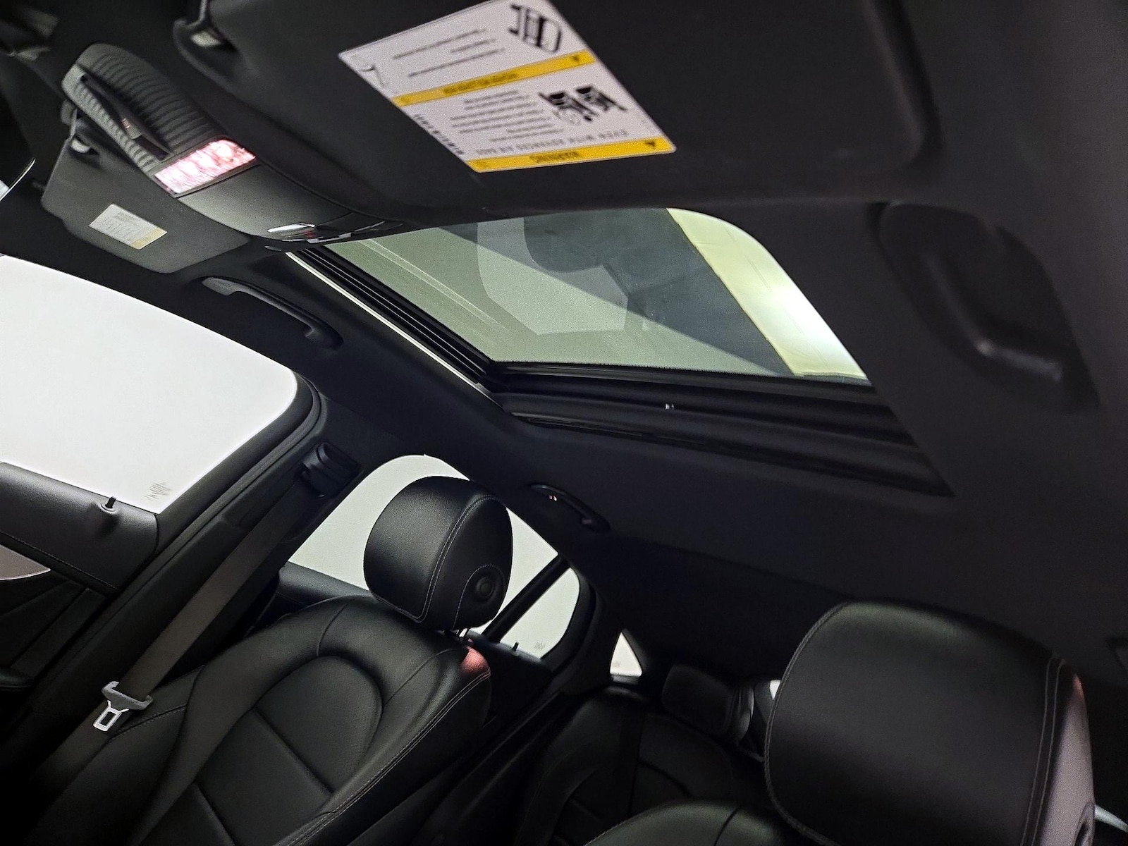 Sunroof(s) & Overhead Airbags