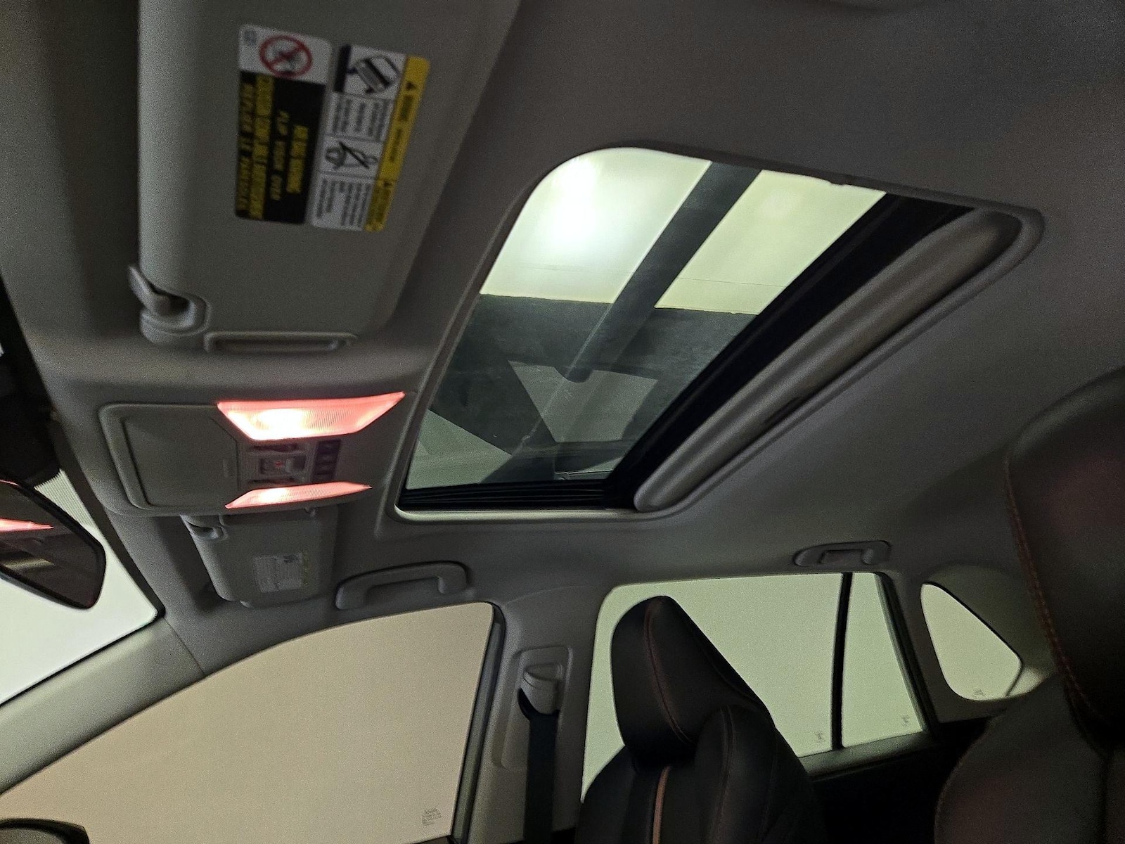 Sunroof(s) & Overhead Airbags