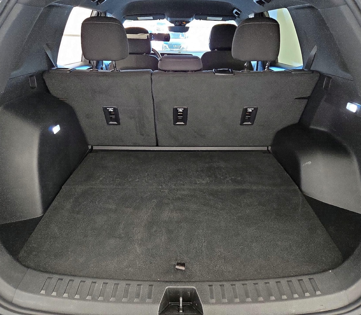 Trunk/Cargo (Seats Up)