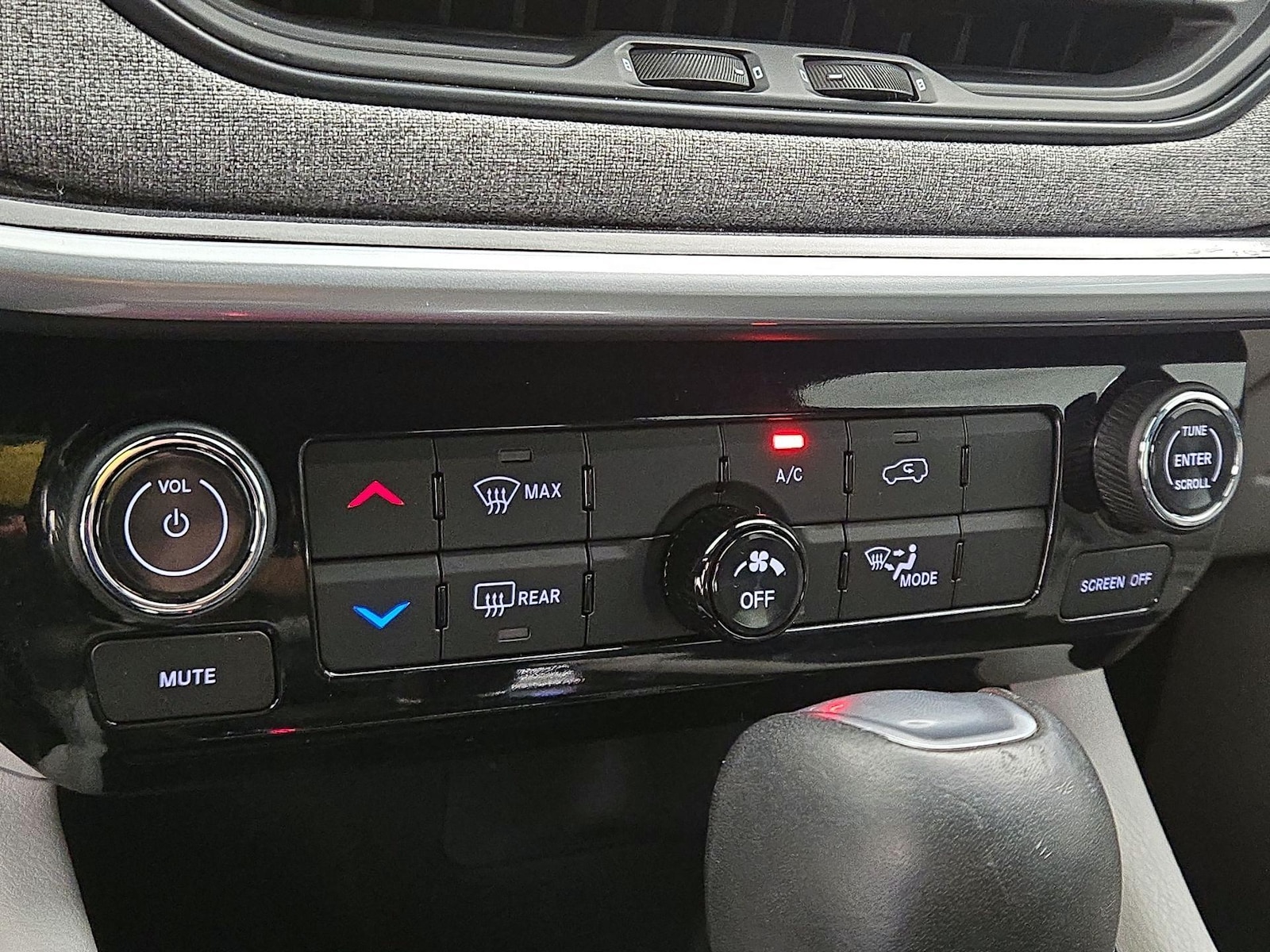 2024 Jeep Compass Latitude - Photo 17