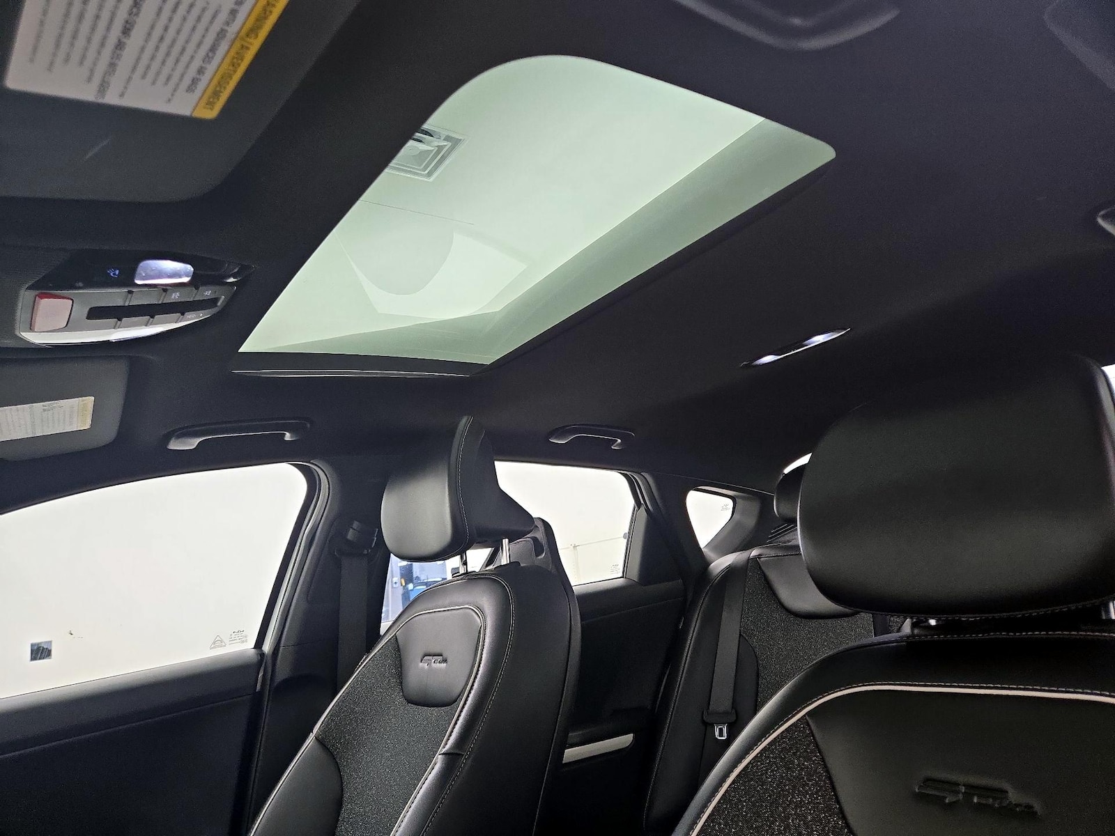 Sunroof(s) & Overhead Airbags
