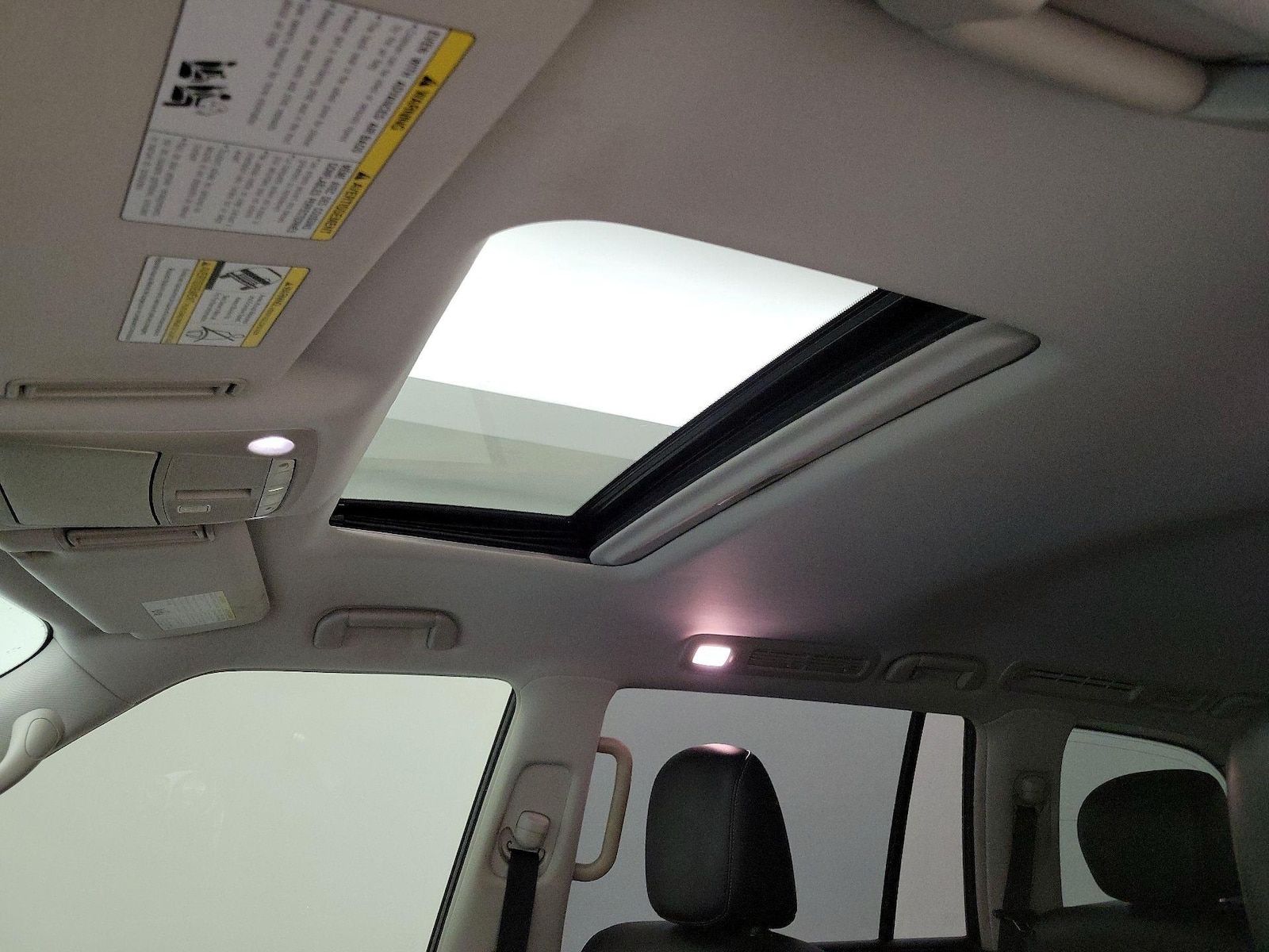 Sunroof(s) & Overhead Airbags