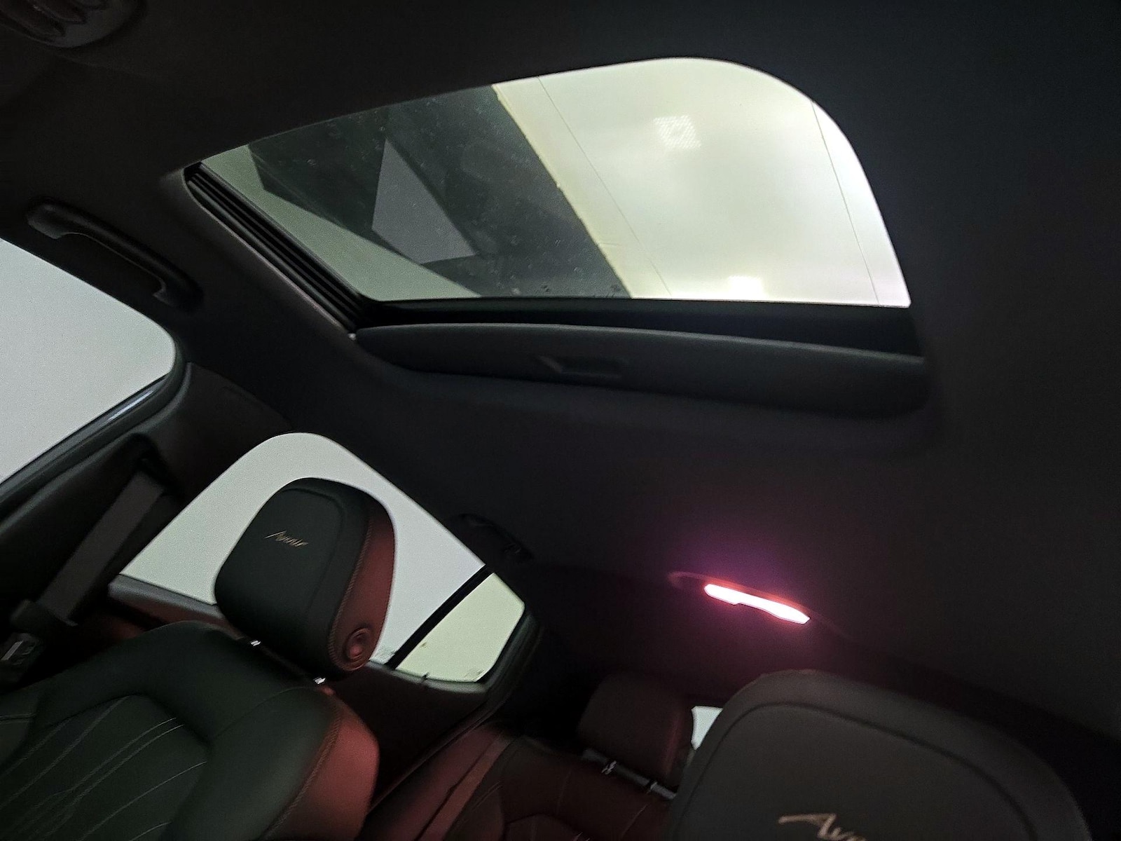 Sunroof(s) & Overhead Airbags