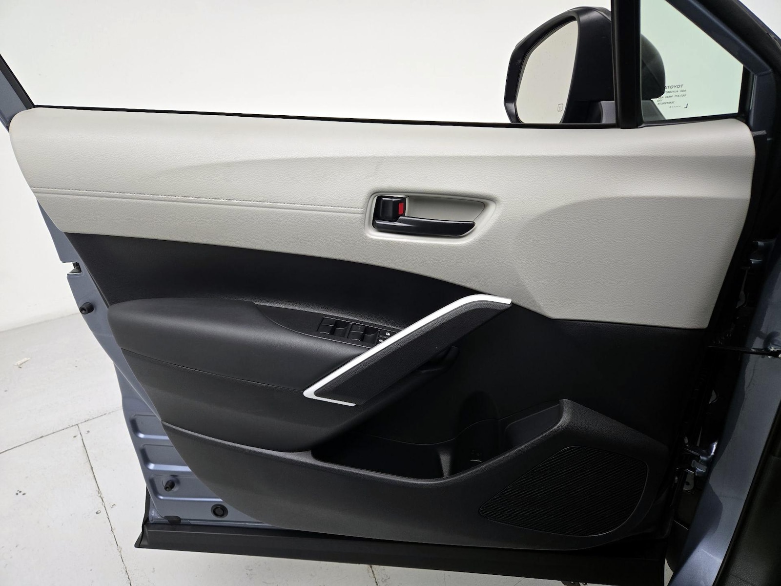 2026 Toyota Corolla Cross L - Photo 13