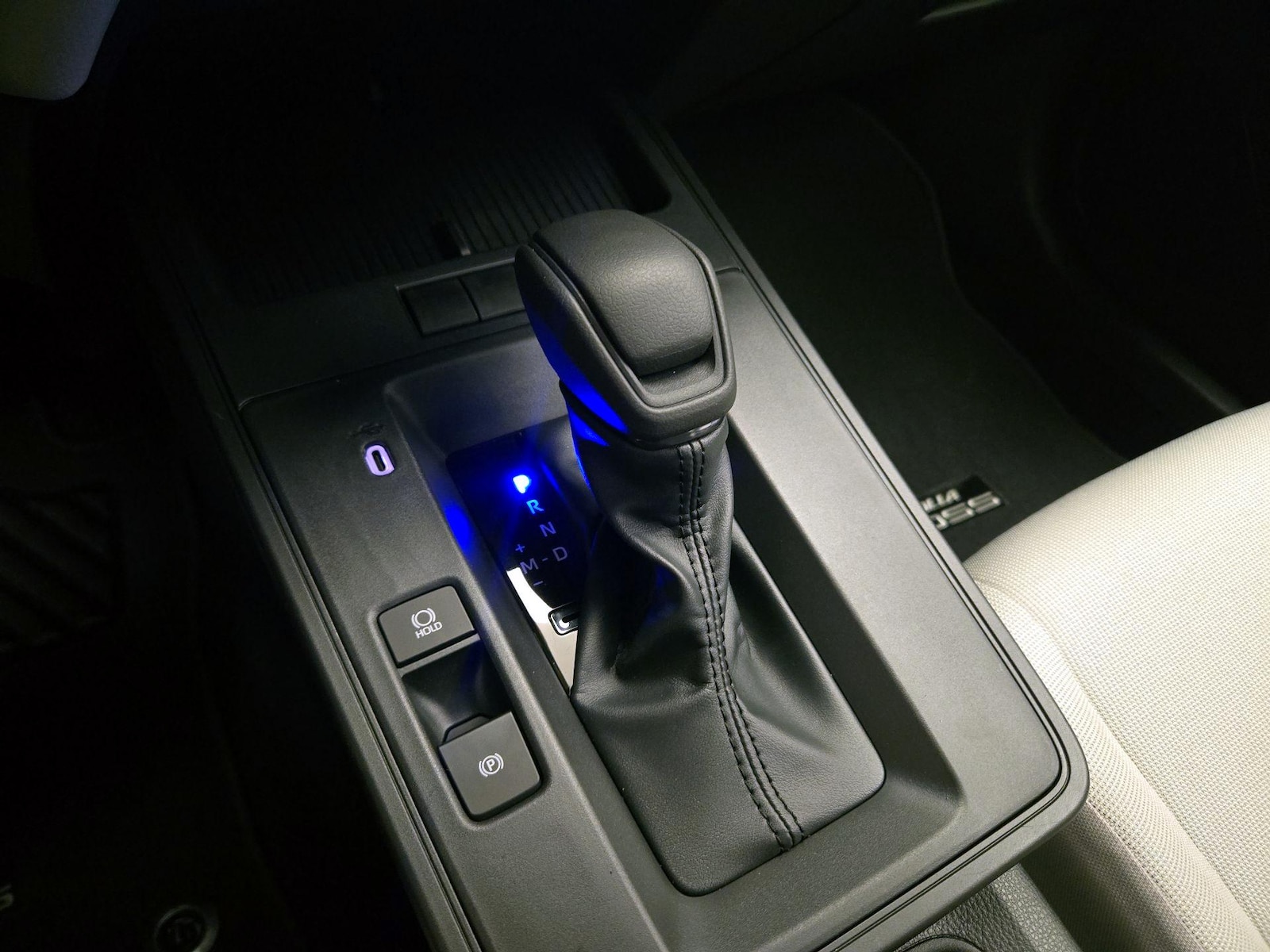 2026 Toyota Corolla Cross L - Photo 18