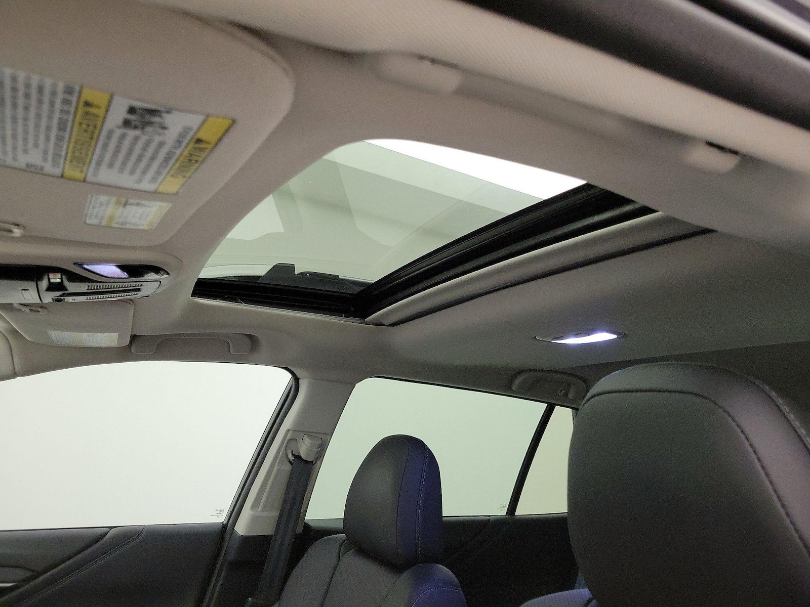 Sunroof(s) & Overhead Airbags